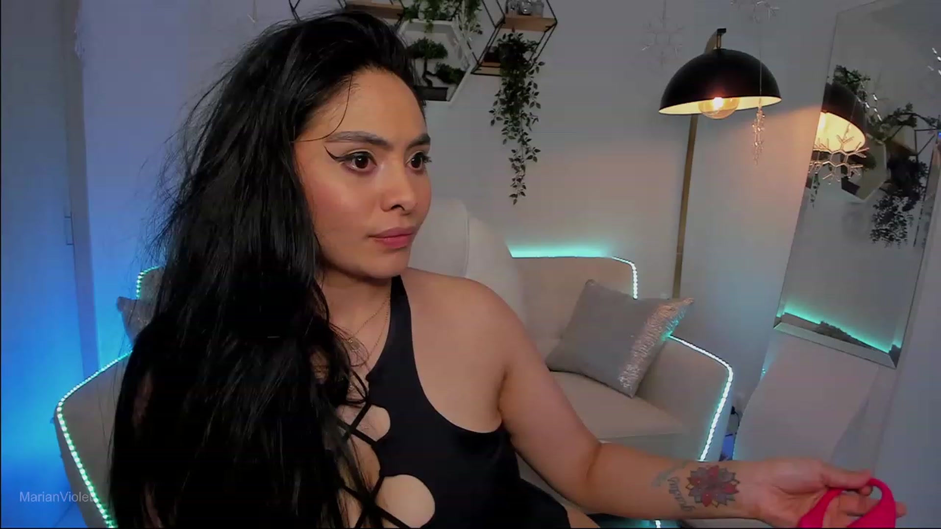 Gallery image thumbnail from Marianviolet's myfreecams stream on, 08/21/2023, 10:17 image 13 of 20