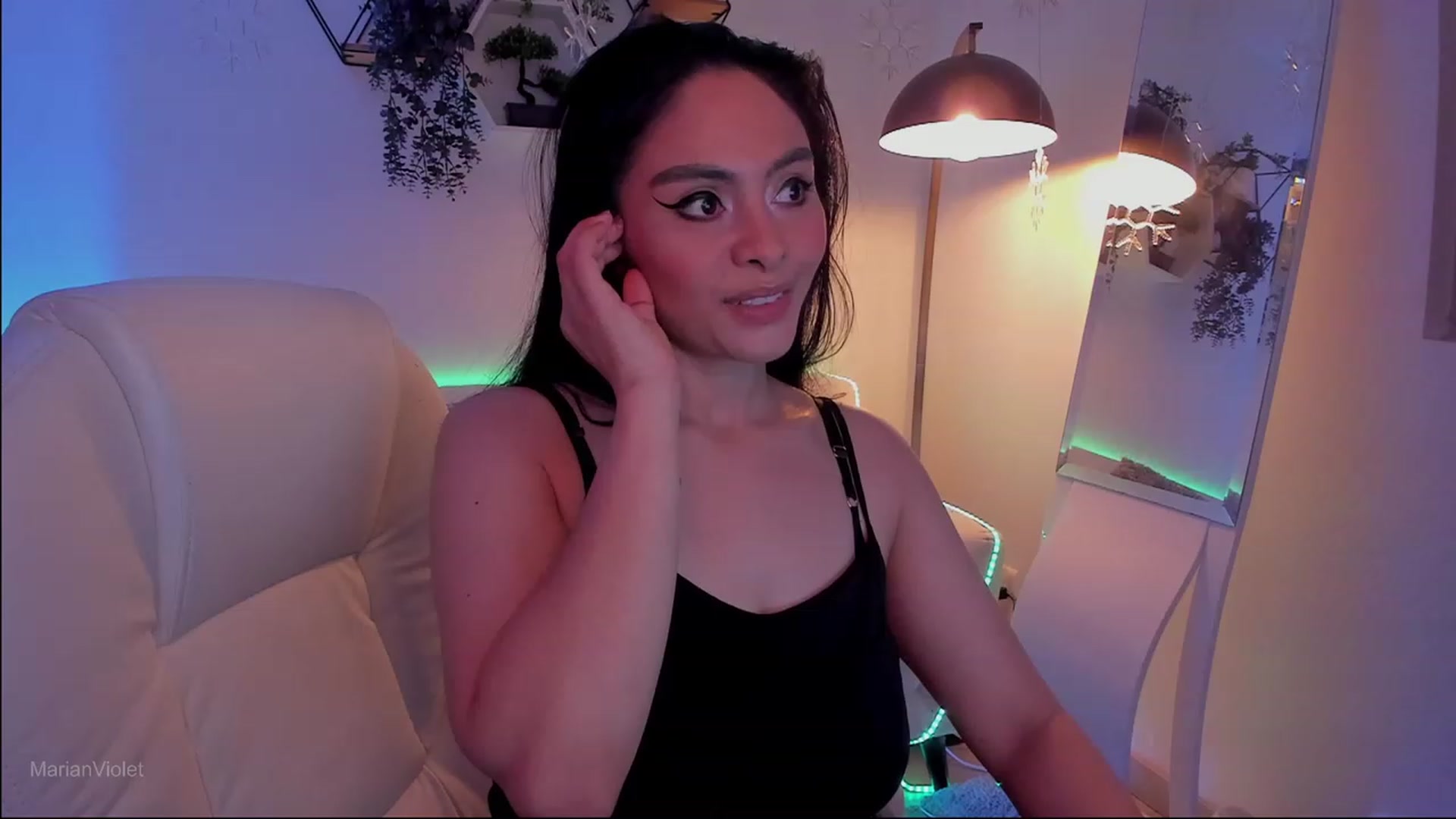 Gallery image thumbnail from Marianviolet's myfreecams stream on, 08/22/2023, 07:02 image 4 of 20