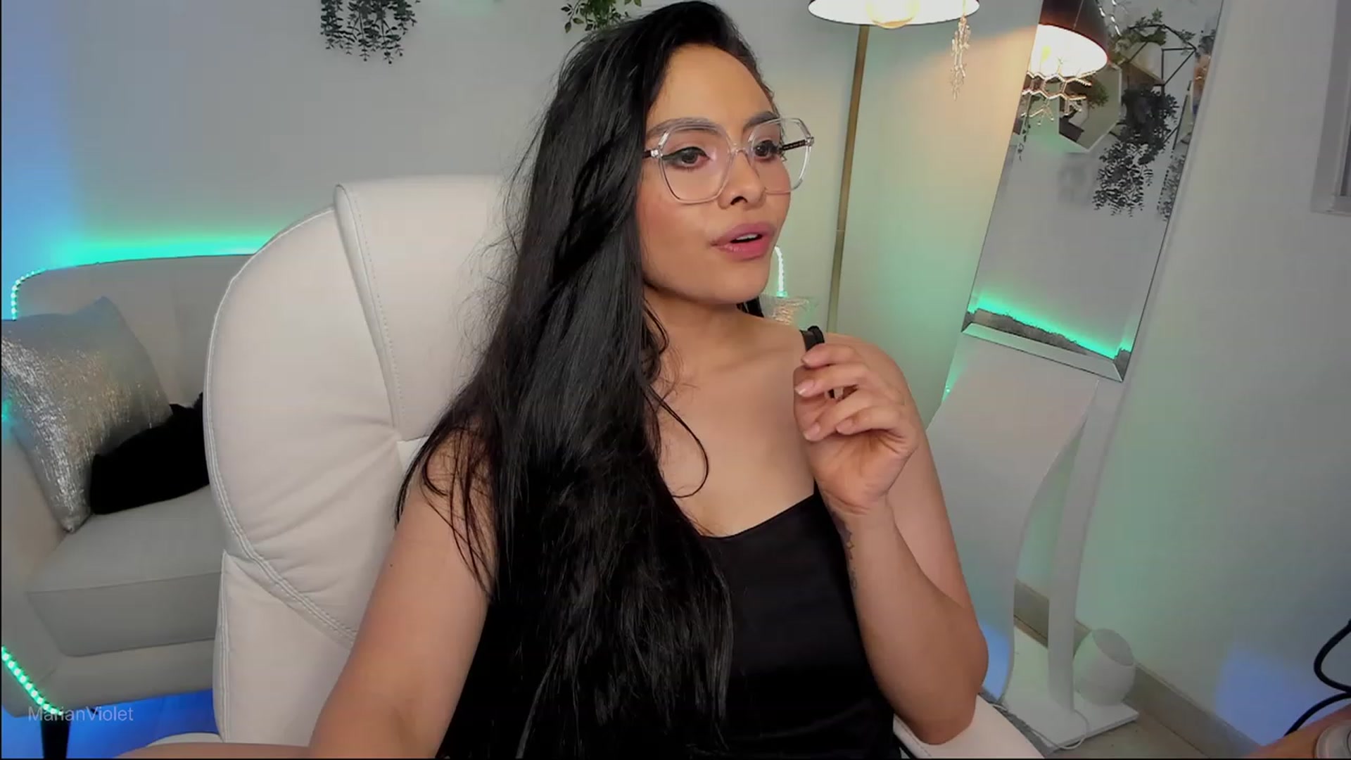 Gallery image thumbnail from Marianviolet's myfreecams stream on, 08/22/2023, 09:20 image 12 of 20