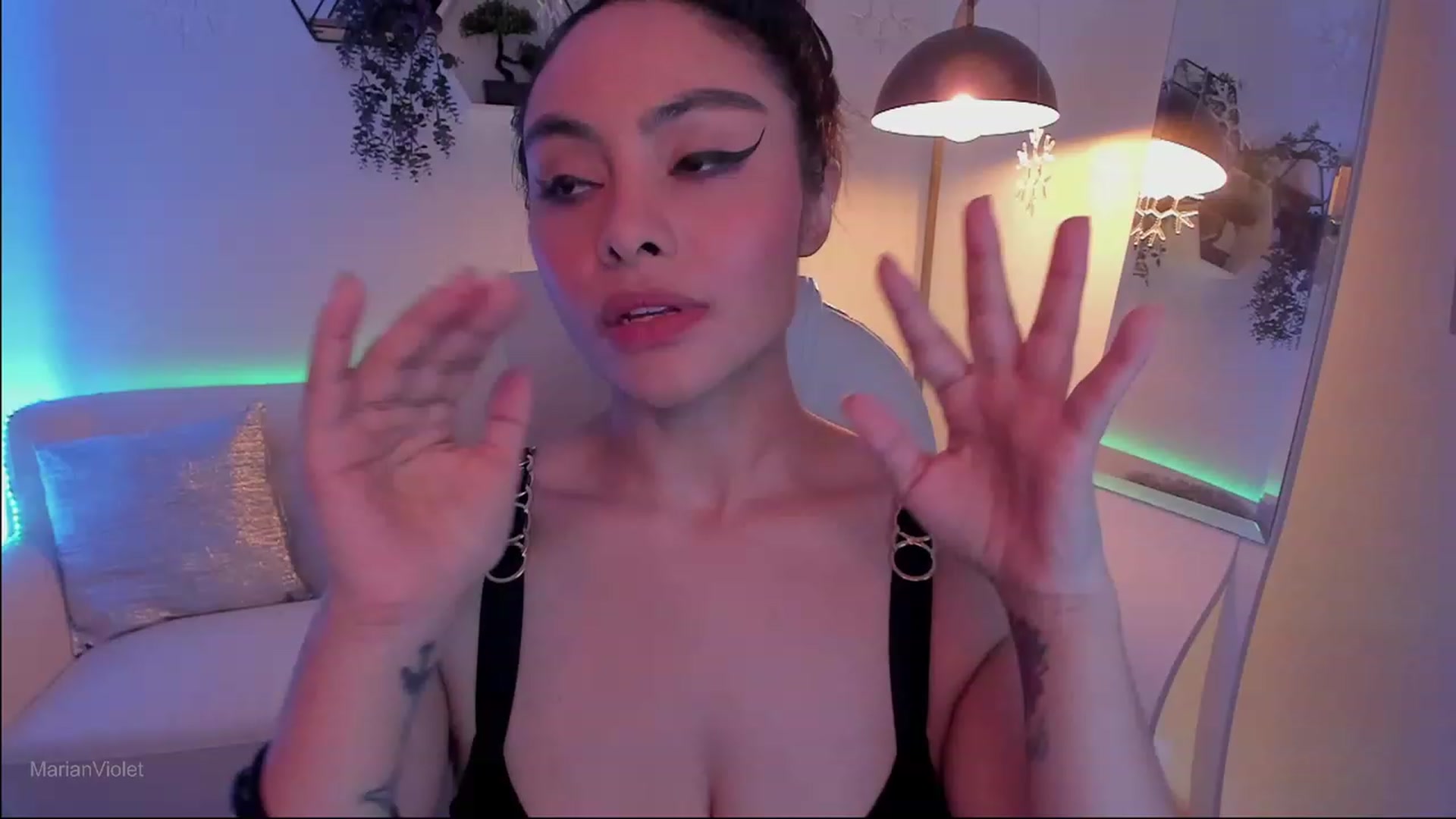 Gallery image thumbnail from Marianviolet's myfreecams stream on, 12/06/2023, 08:51 image 13 of 20