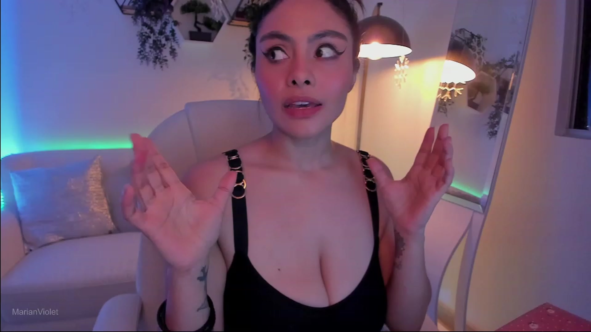 Gallery image thumbnail from Marianviolet's myfreecams stream on, 12/06/2023, 08:51 image 17 of 20