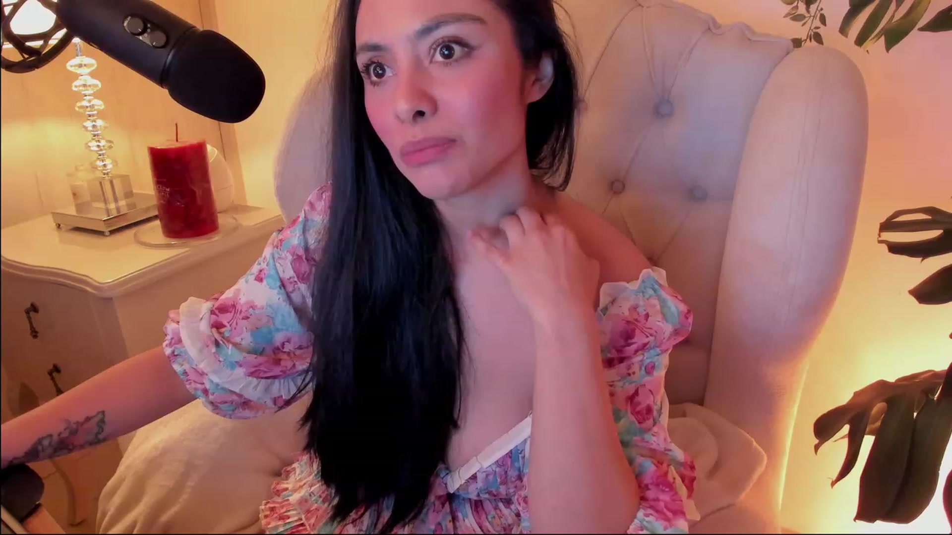 Gallery image thumbnail from Marianviolet's myfreecams stream on, 02/14/2024, 08:31 image 5 of 20