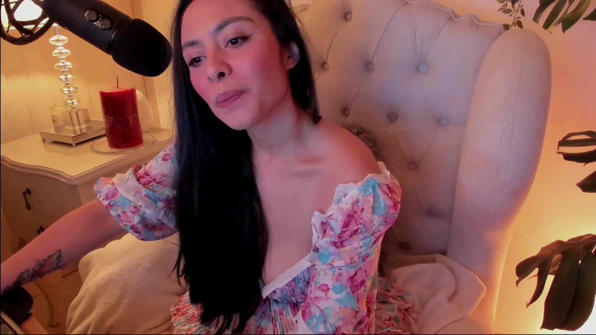 Gallery image thumbnail from Marianviolet's myfreecams stream on, 02/14/2024, 08:31 image 6 of 20