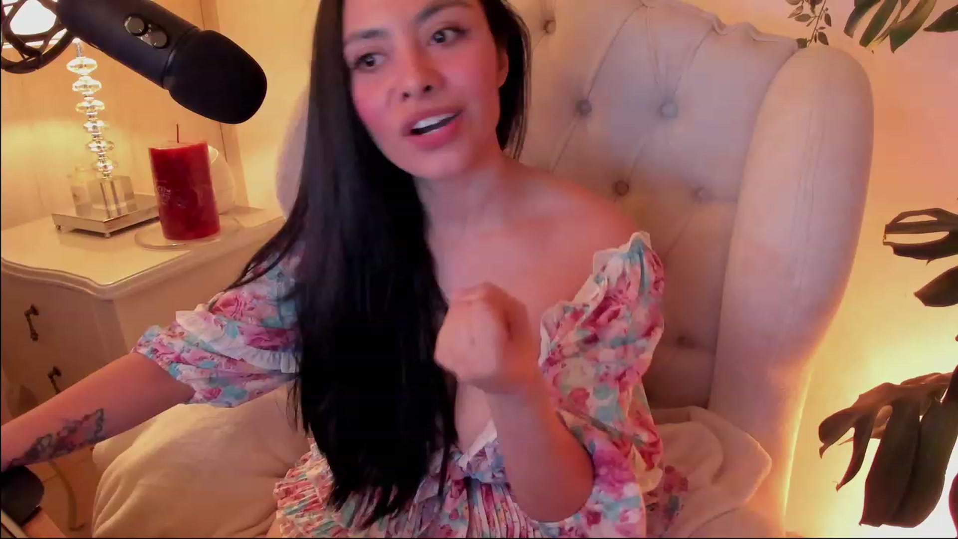 Gallery image thumbnail from Marianviolet's myfreecams stream on, 02/14/2024, 08:31 image 3 of 20