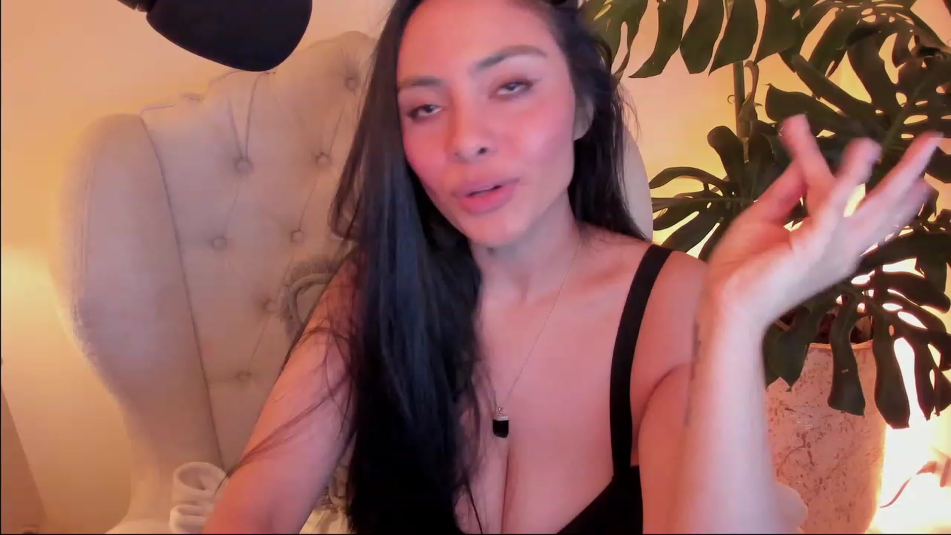 Gallery image thumbnail from Marianviolet's myfreecams stream on, 02/15/2024, 10:10 image 6 of 20