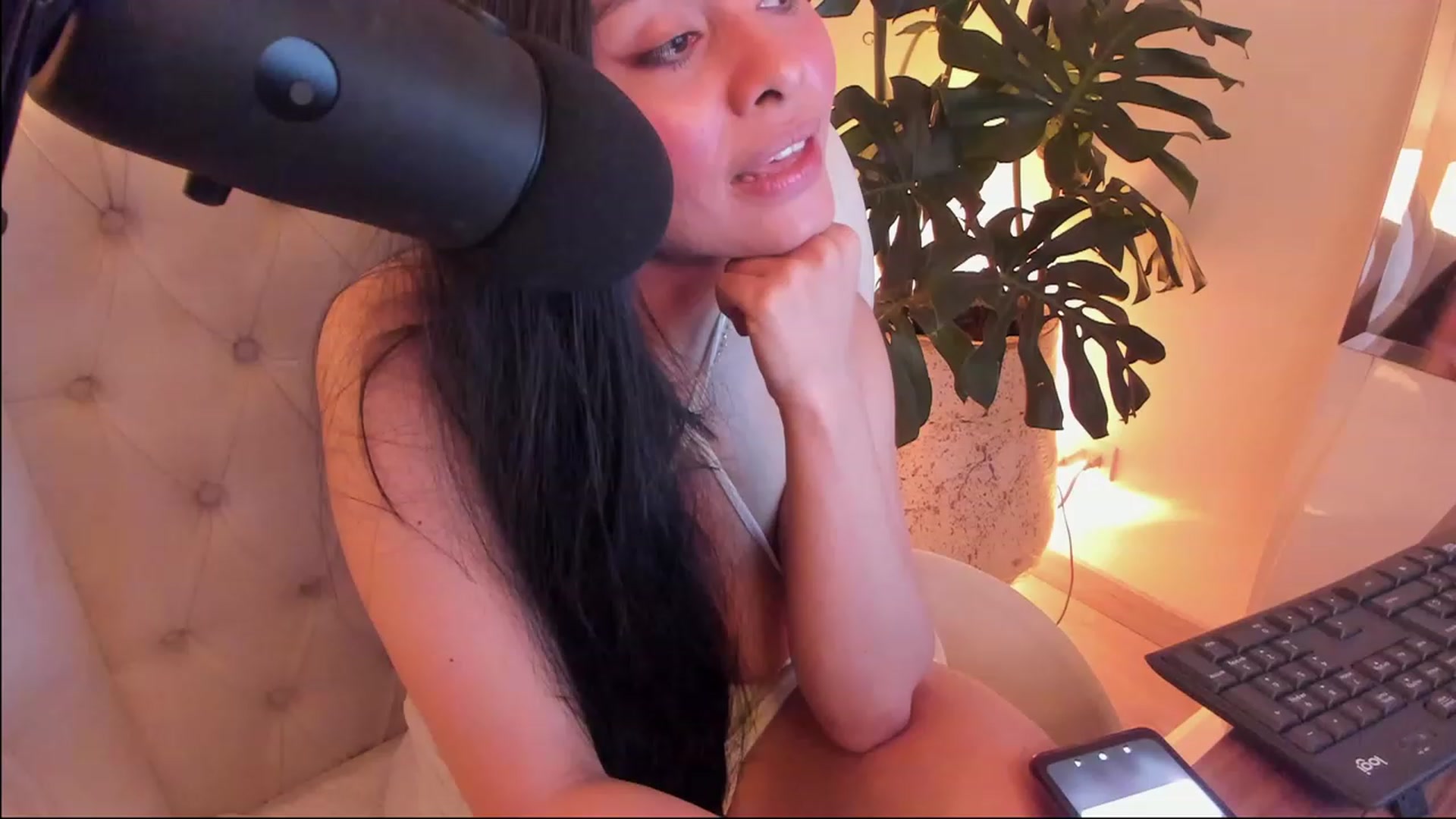 Gallery image thumbnail from Marianviolet's myfreecams stream on, 03/09/2024, 09:37 image 9 of 20