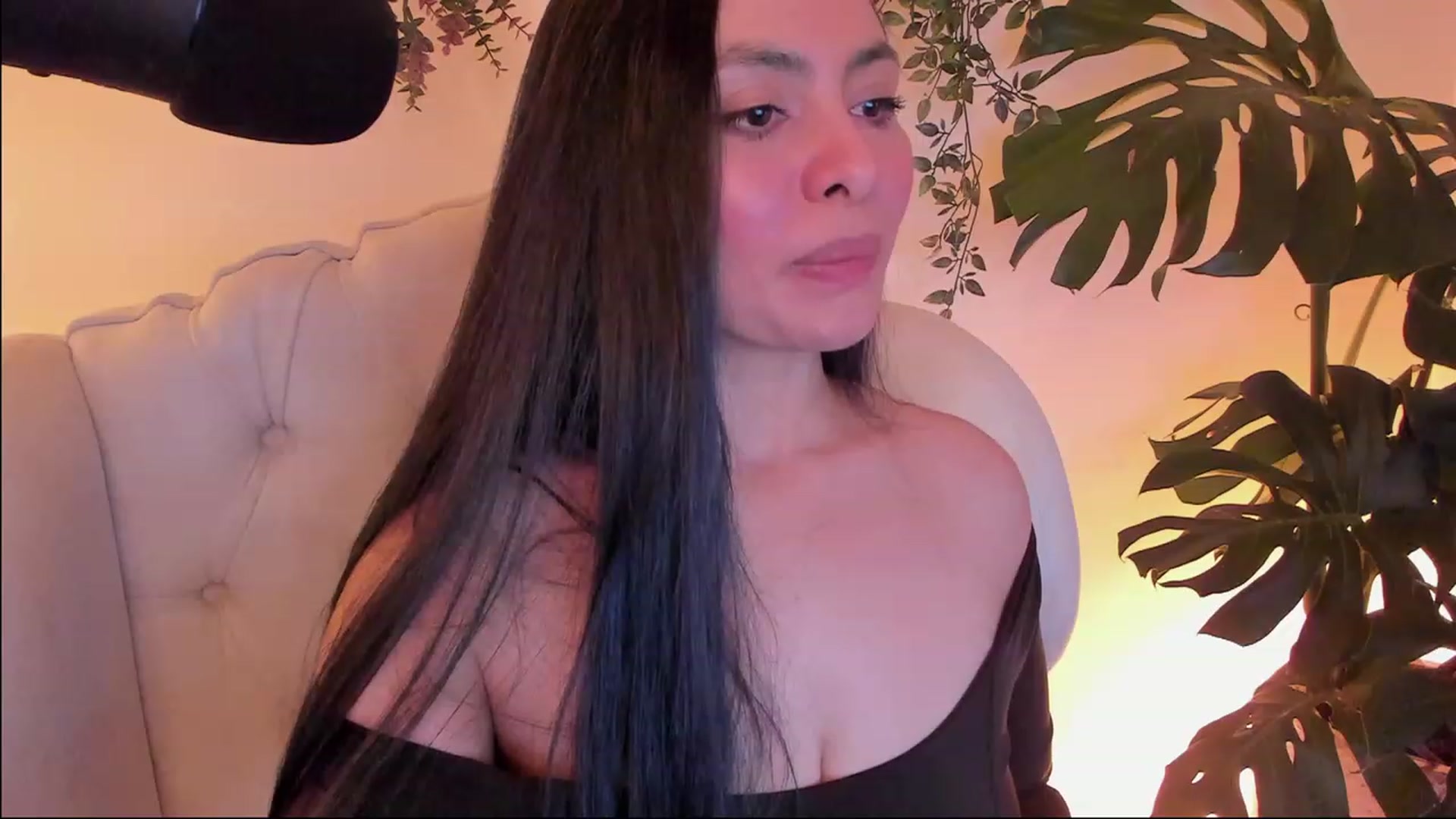 Gallery image thumbnail from Marianviolet's myfreecams stream on, 03/10/2024, 10:21 image 9 of 20