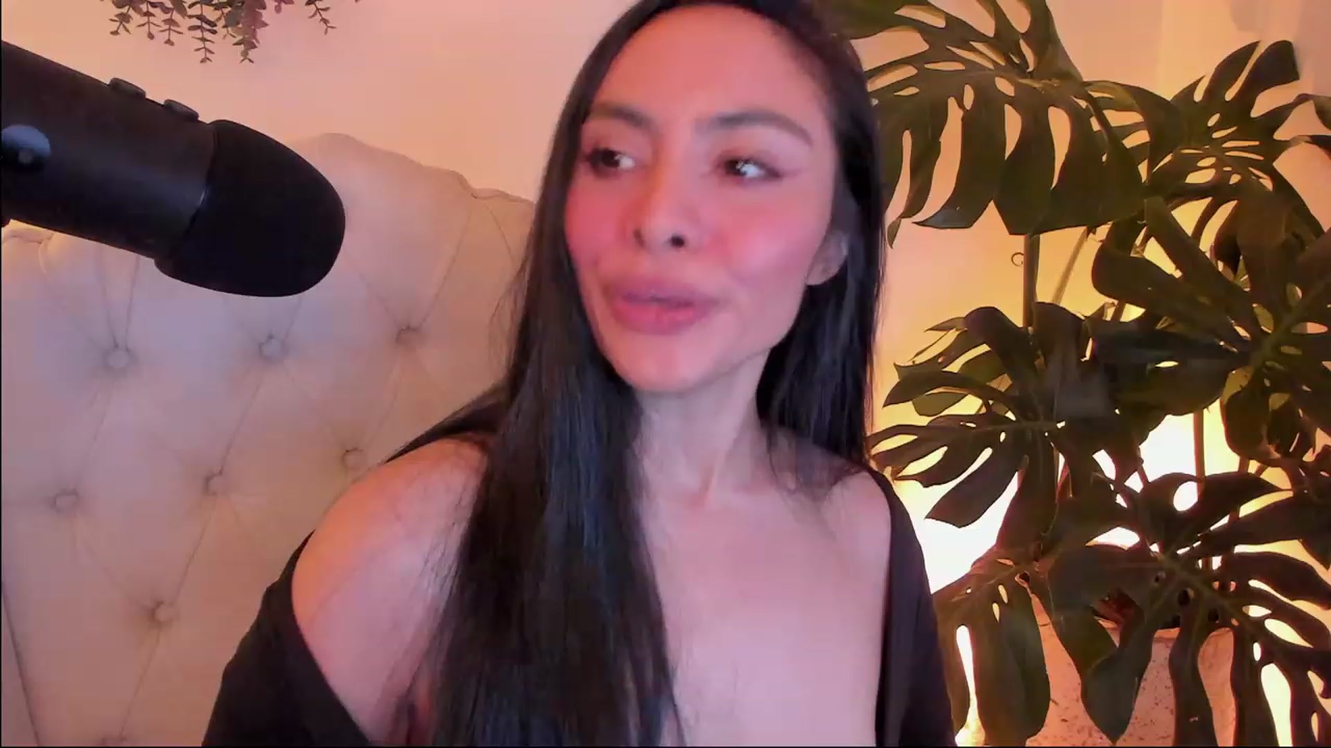 Gallery image thumbnail from Marianviolet's myfreecams stream on, 03/10/2024, 10:21 image 20 of 20