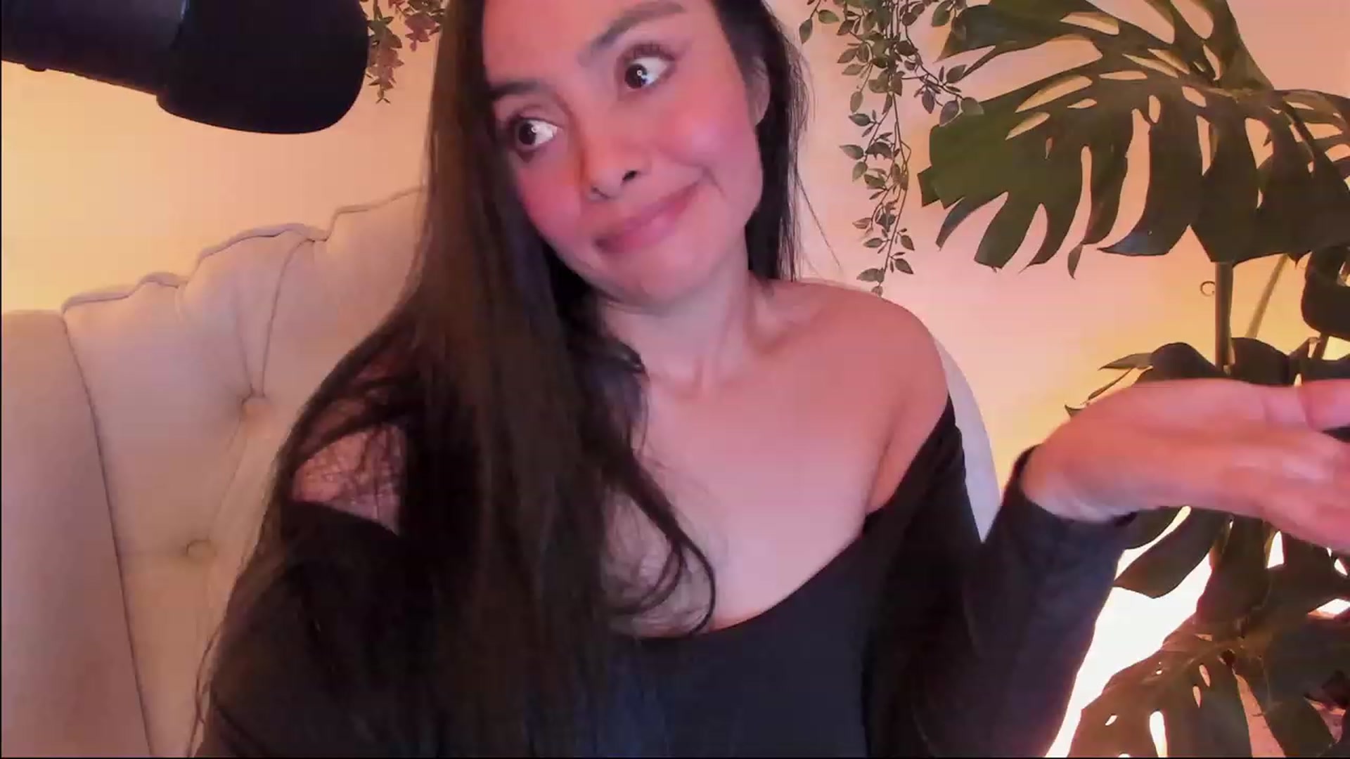 Gallery image thumbnail from Marianviolet's myfreecams stream on, 03/10/2024, 10:21 image 3 of 20