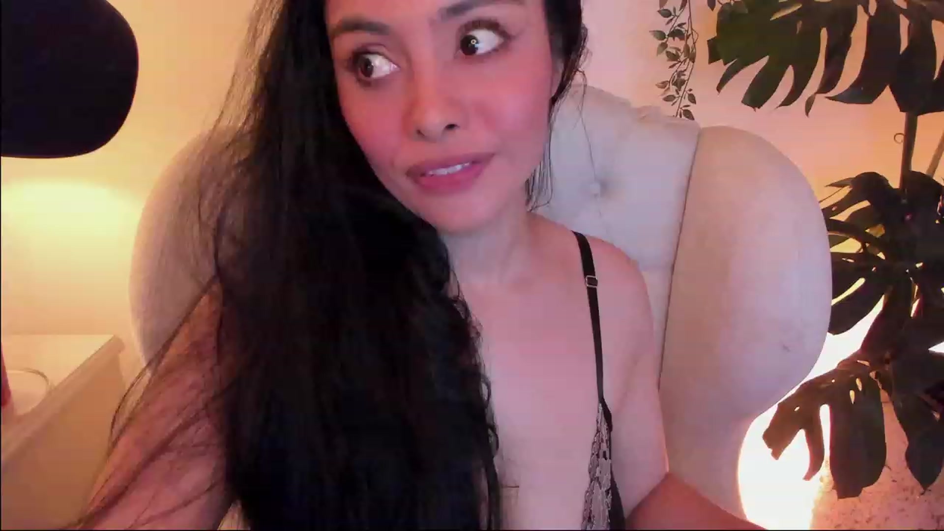 Gallery image thumbnail from Marianviolet's myfreecams stream on, 03/13/2024, 09:16 image 17 of 20