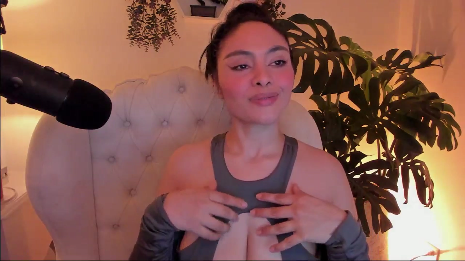 Gallery image thumbnail from Marianviolet's myfreecams stream on, 03/26/2024, 08:39 image 14 of 20