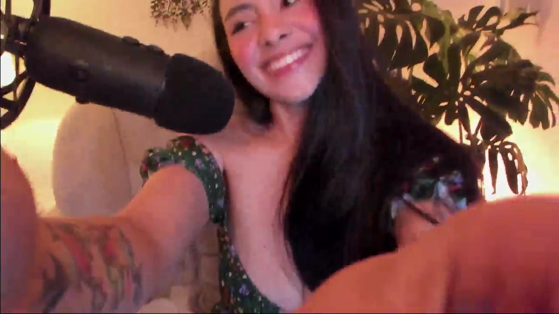 Gallery image thumbnail from Marianviolet's myfreecams stream on, 03/27/2024, 06:50 image 15 of 20