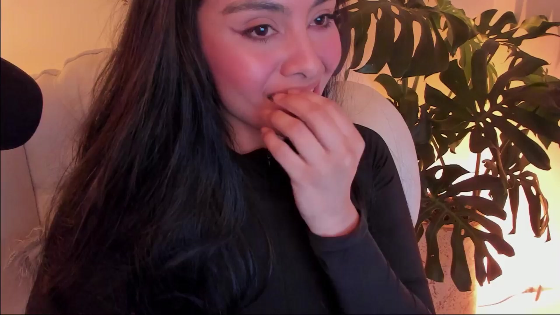 Gallery image thumbnail from Marianviolet's myfreecams stream on, 03/28/2024, 10:11 image 15 of 20