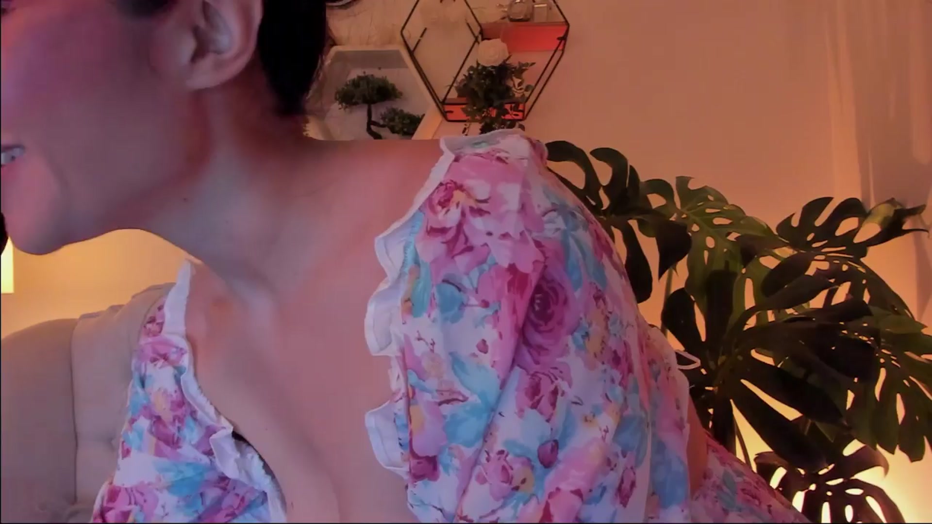 Gallery image thumbnail from Marianviolet's myfreecams stream on, 04/01/2024, 06:02 image 15 of 20