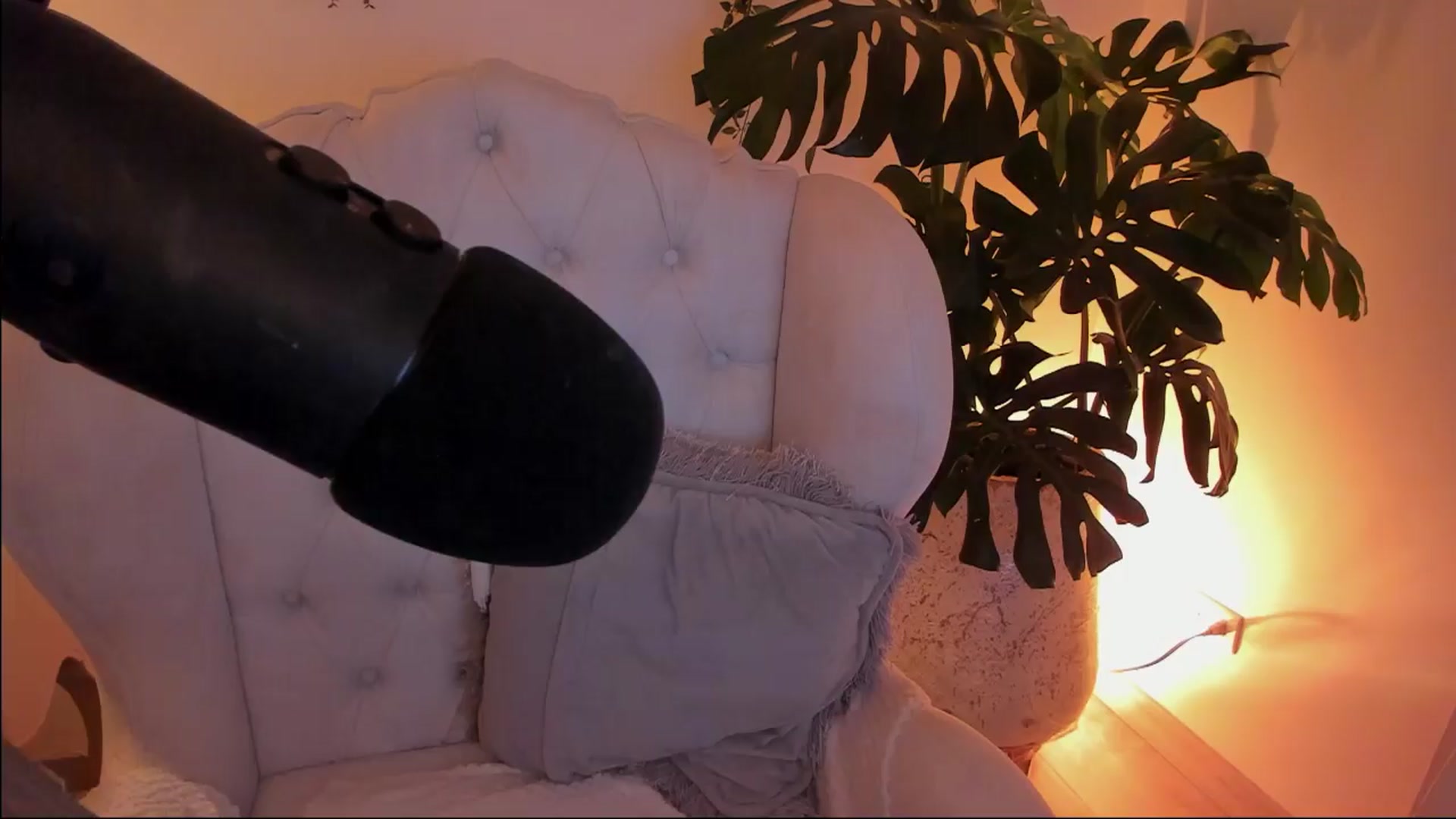 Gallery image thumbnail from Marianviolet's myfreecams stream on, 04/02/2024, 09:59 image 14 of 20
