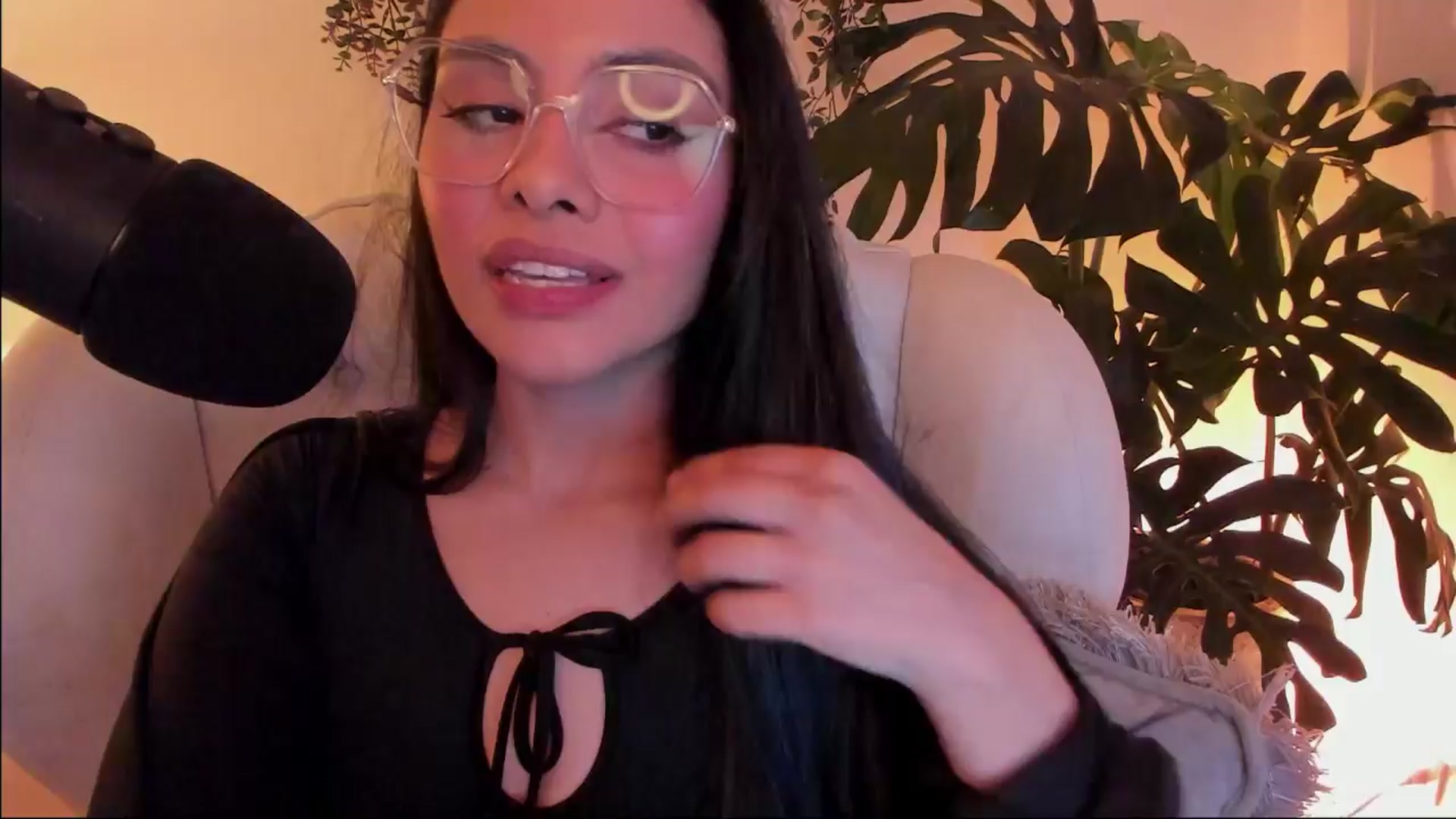 Gallery image thumbnail from Marianviolet's myfreecams stream on, 04/03/2024, 09:00 image 1 of 20