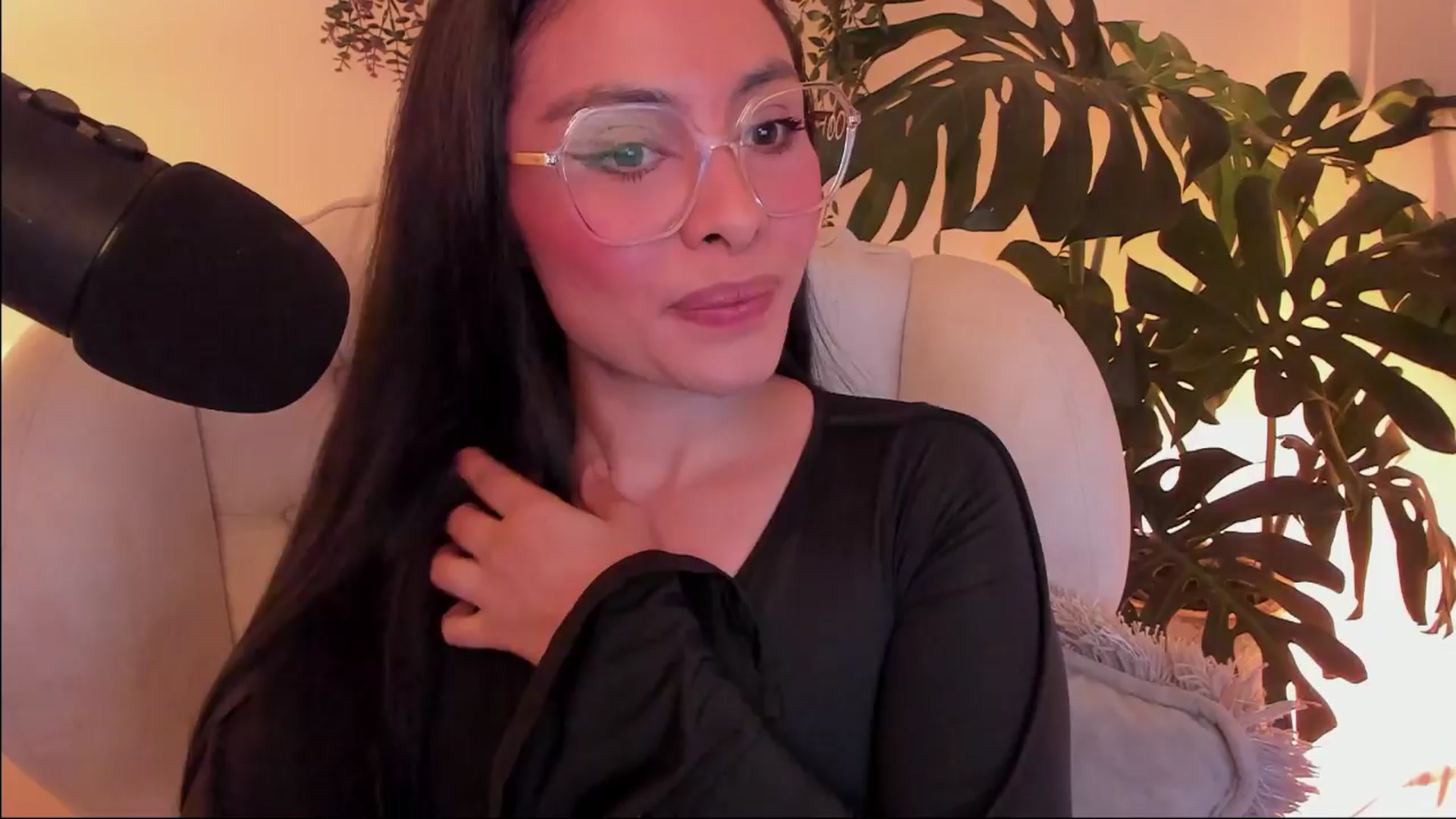 Gallery image thumbnail from Marianviolet's myfreecams stream on, 04/03/2024, 09:00 image 2 of 20