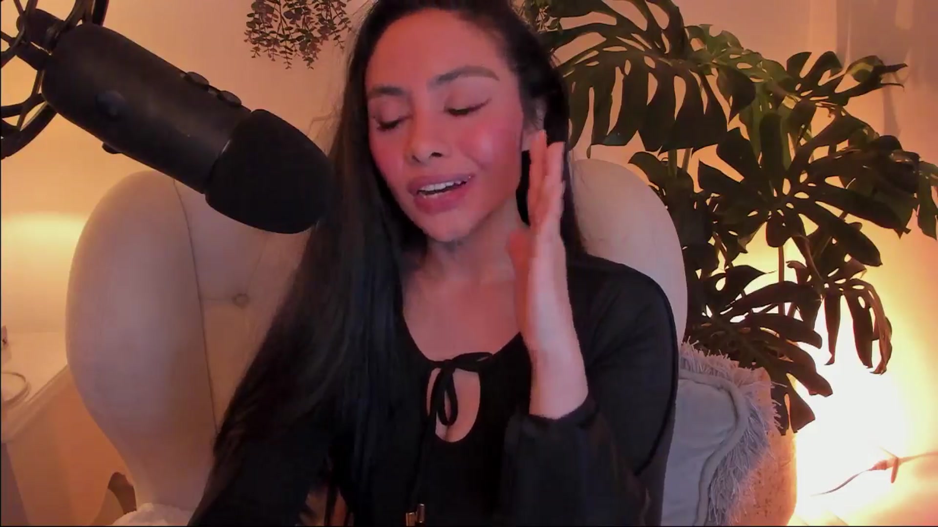 Gallery image thumbnail from Marianviolet's myfreecams stream on, 04/03/2024, 09:00 image 16 of 20