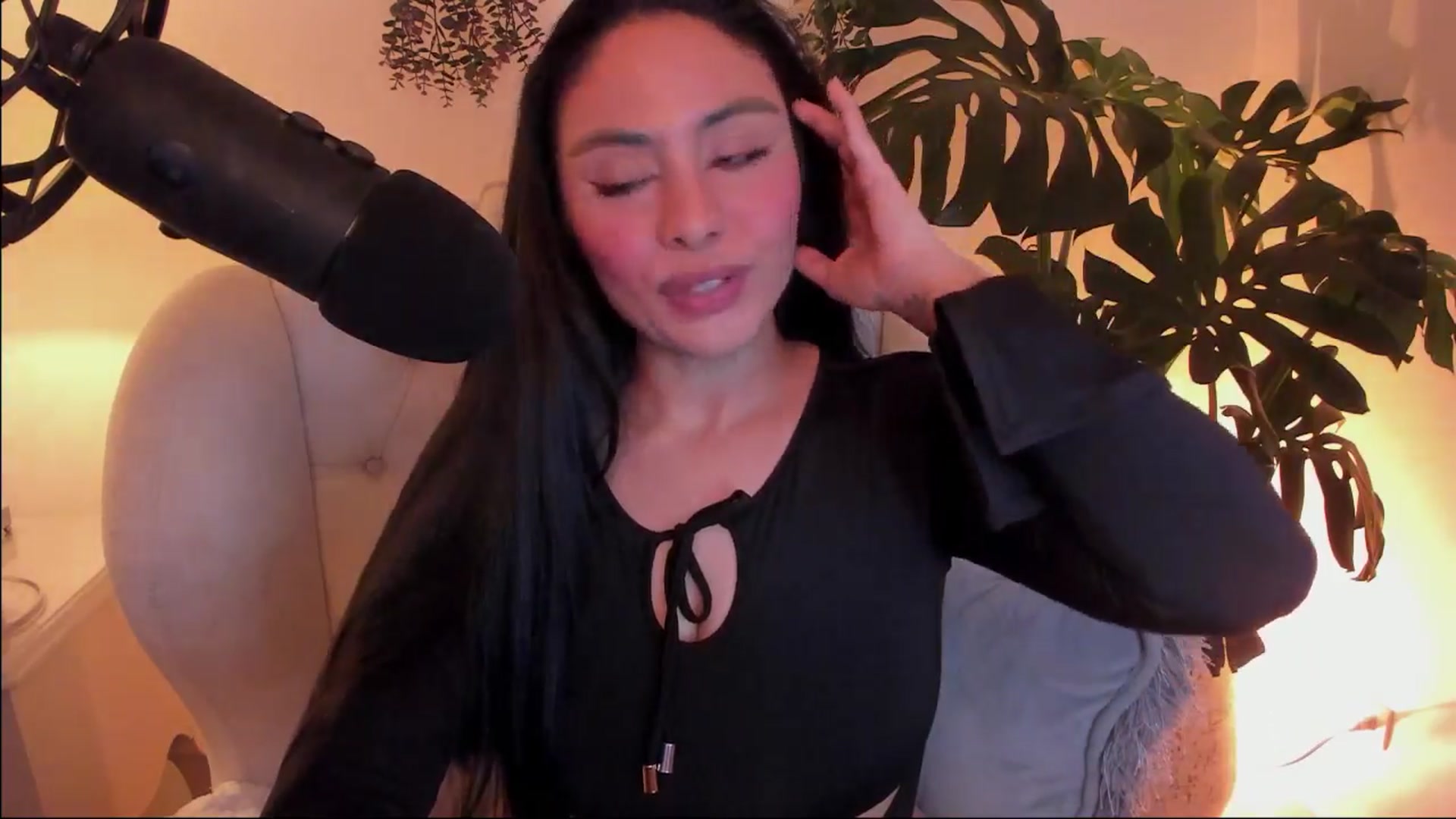 Gallery image thumbnail from Marianviolet's myfreecams stream on, 04/03/2024, 09:00 image 14 of 20
