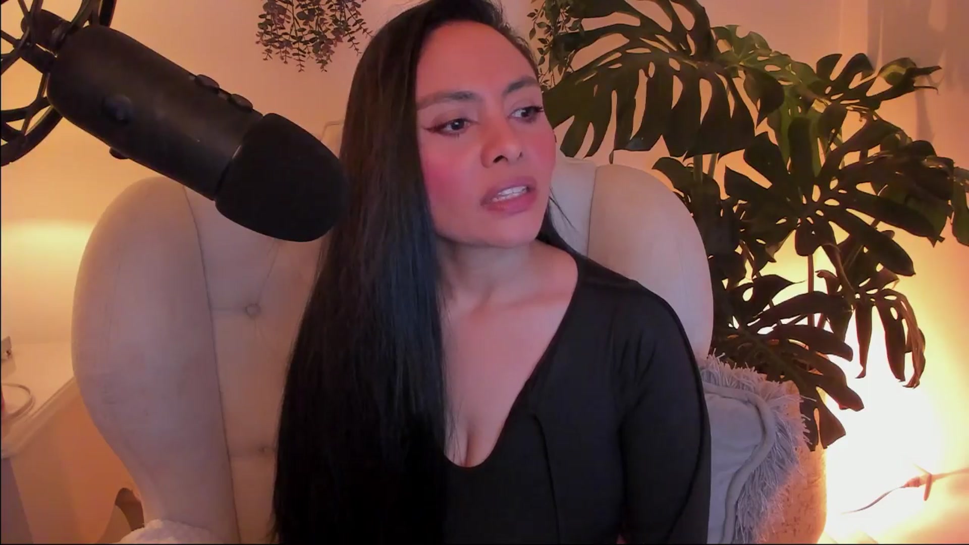 Gallery image thumbnail from Marianviolet's myfreecams stream on, 04/03/2024, 09:00 image 19 of 20