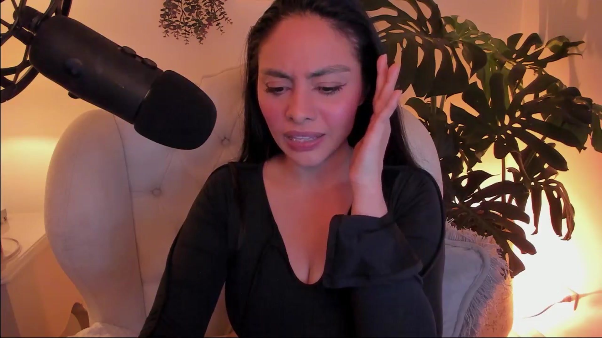 Gallery image thumbnail from Marianviolet's myfreecams stream on, 04/03/2024, 09:00 image 20 of 20