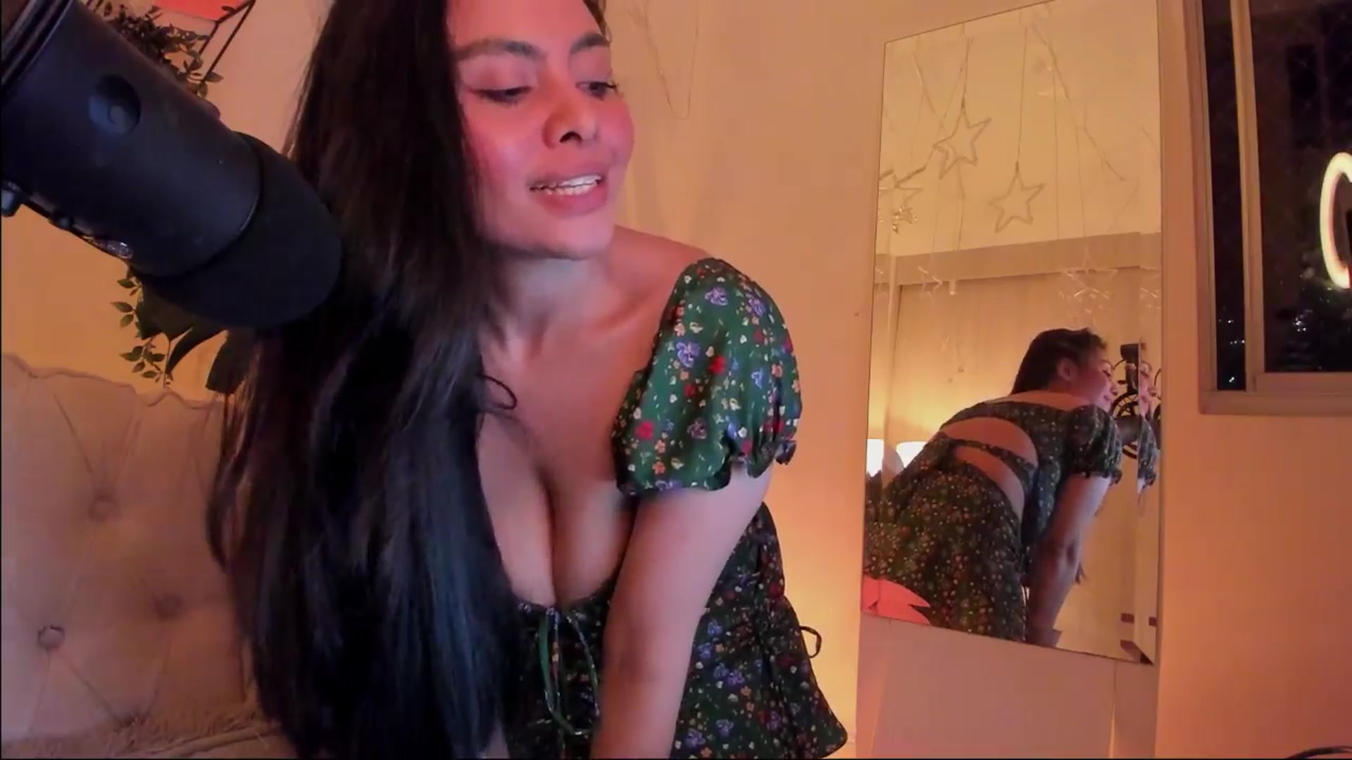 Gallery image thumbnail from Marianviolet's myfreecams stream on, 04/08/2024, 10:04 image 9 of 20