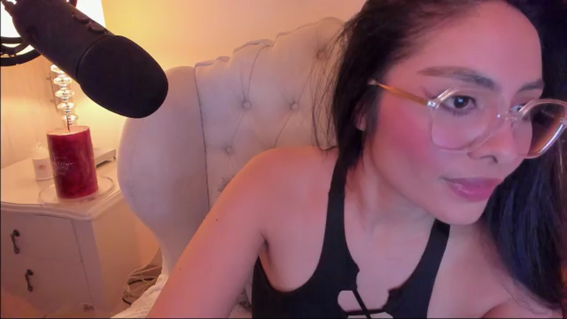 Gallery image thumbnail from Marianviolet's myfreecams stream on, 04/10/2024, 08:15 image 17 of 20