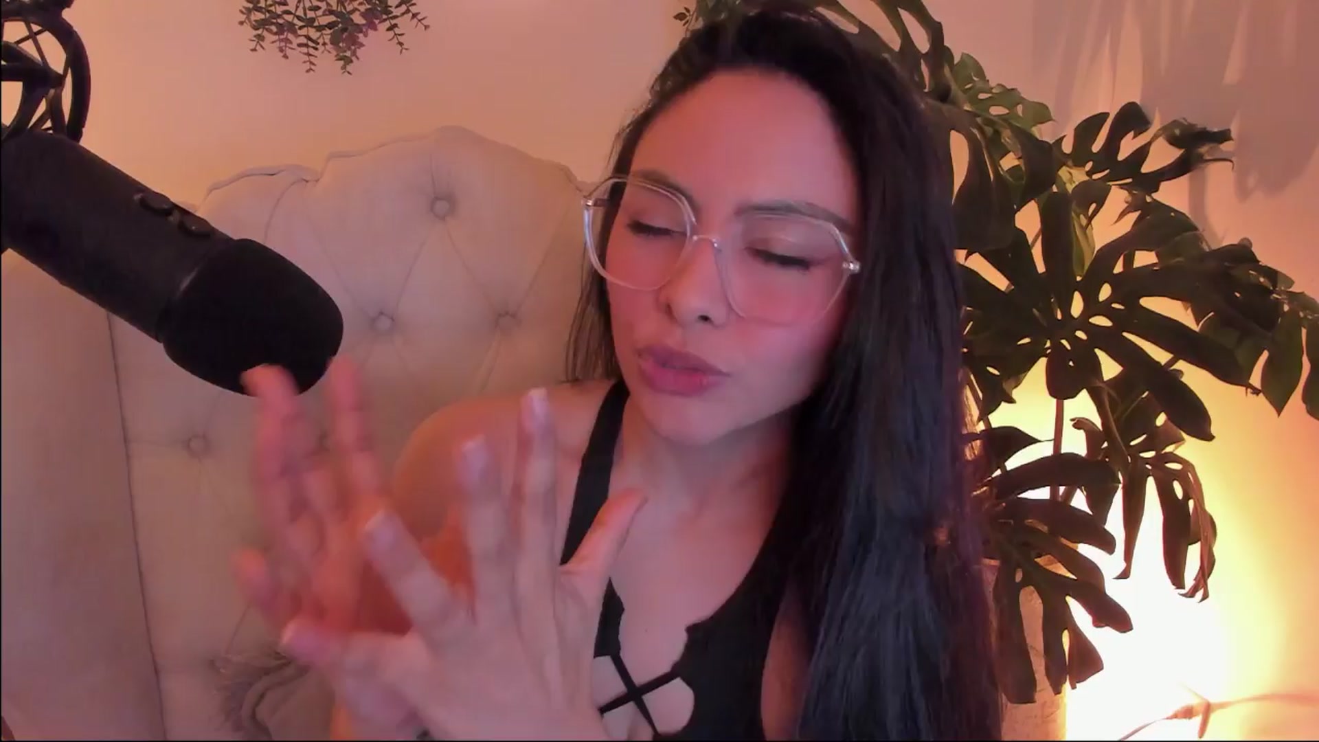 Gallery image thumbnail from Marianviolet's myfreecams stream on, 04/10/2024, 09:40 image 6 of 20