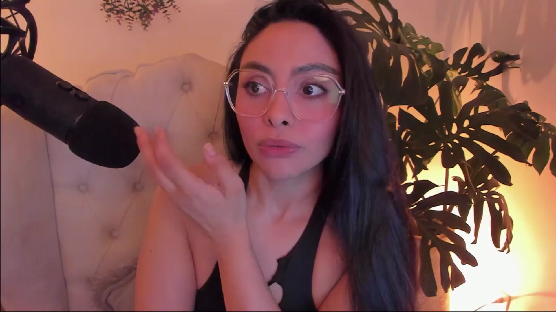 Gallery image thumbnail from Marianviolet's myfreecams stream on, 04/10/2024, 09:40 image 4 of 20