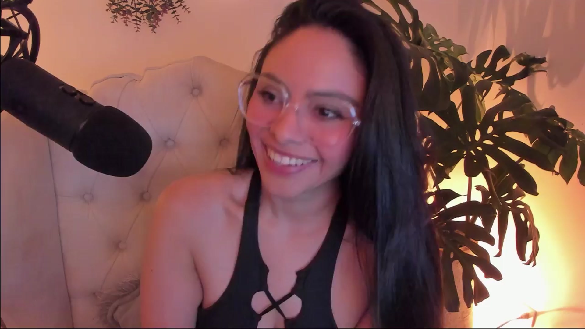Gallery image thumbnail from Marianviolet's myfreecams stream on, 04/10/2024, 09:40 image 3 of 20