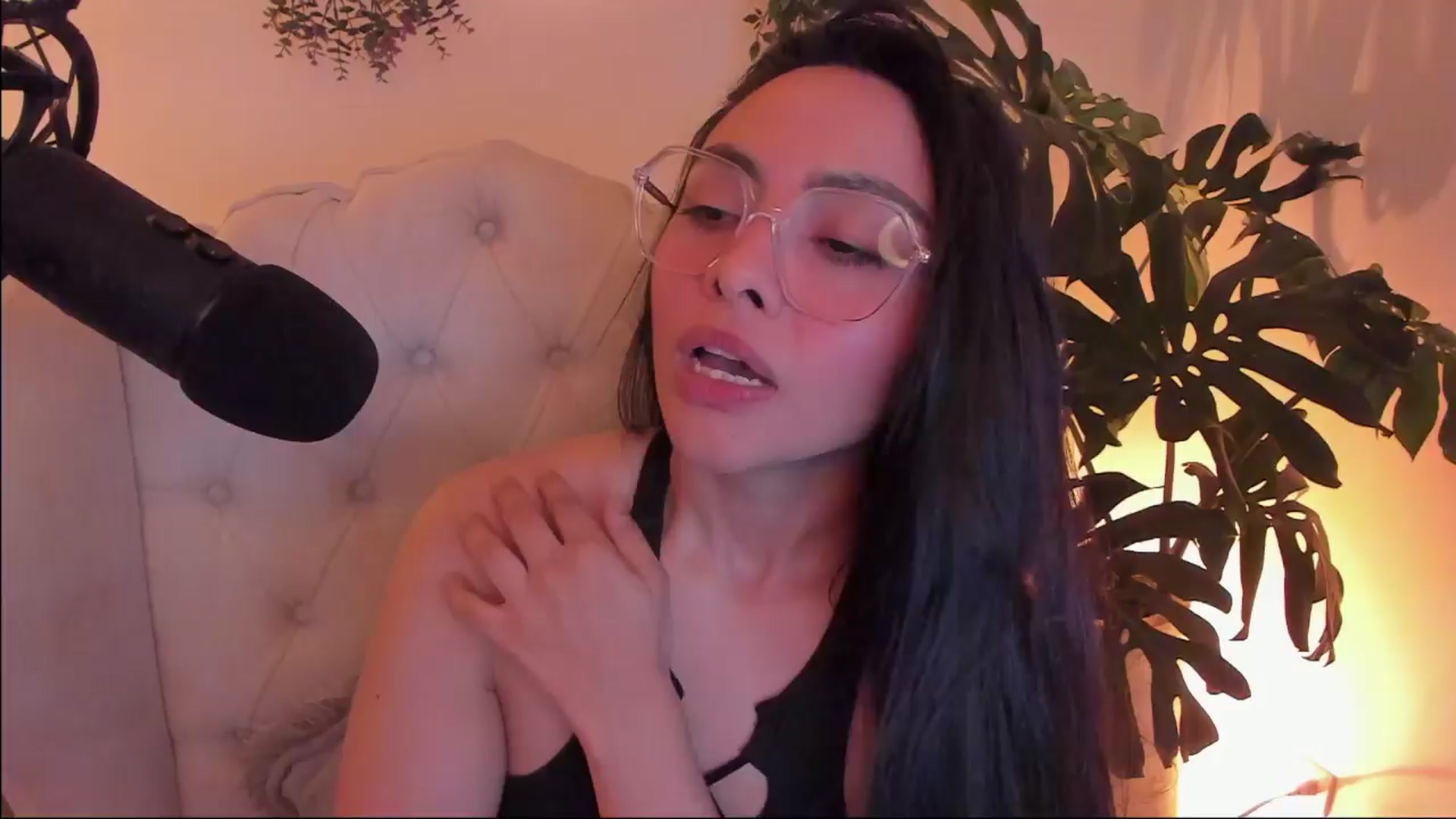 Gallery image thumbnail from Marianviolet's myfreecams stream on, 04/10/2024, 09:40 image 5 of 20