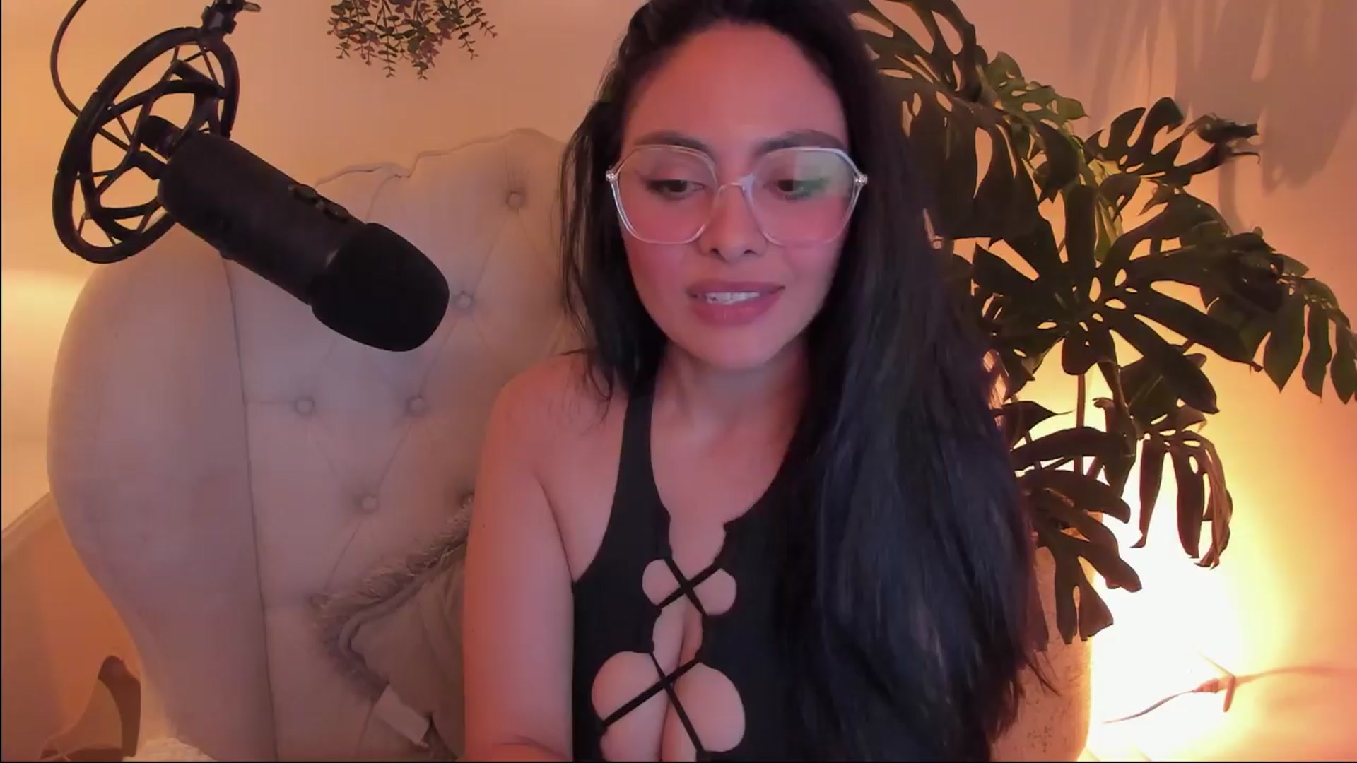 Gallery image thumbnail from Marianviolet's myfreecams stream on, 04/10/2024, 09:40 image 19 of 20