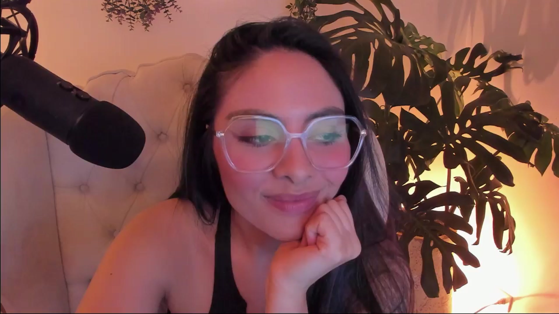 Gallery image thumbnail from Marianviolet's myfreecams stream on, 04/10/2024, 09:40 image 12 of 20