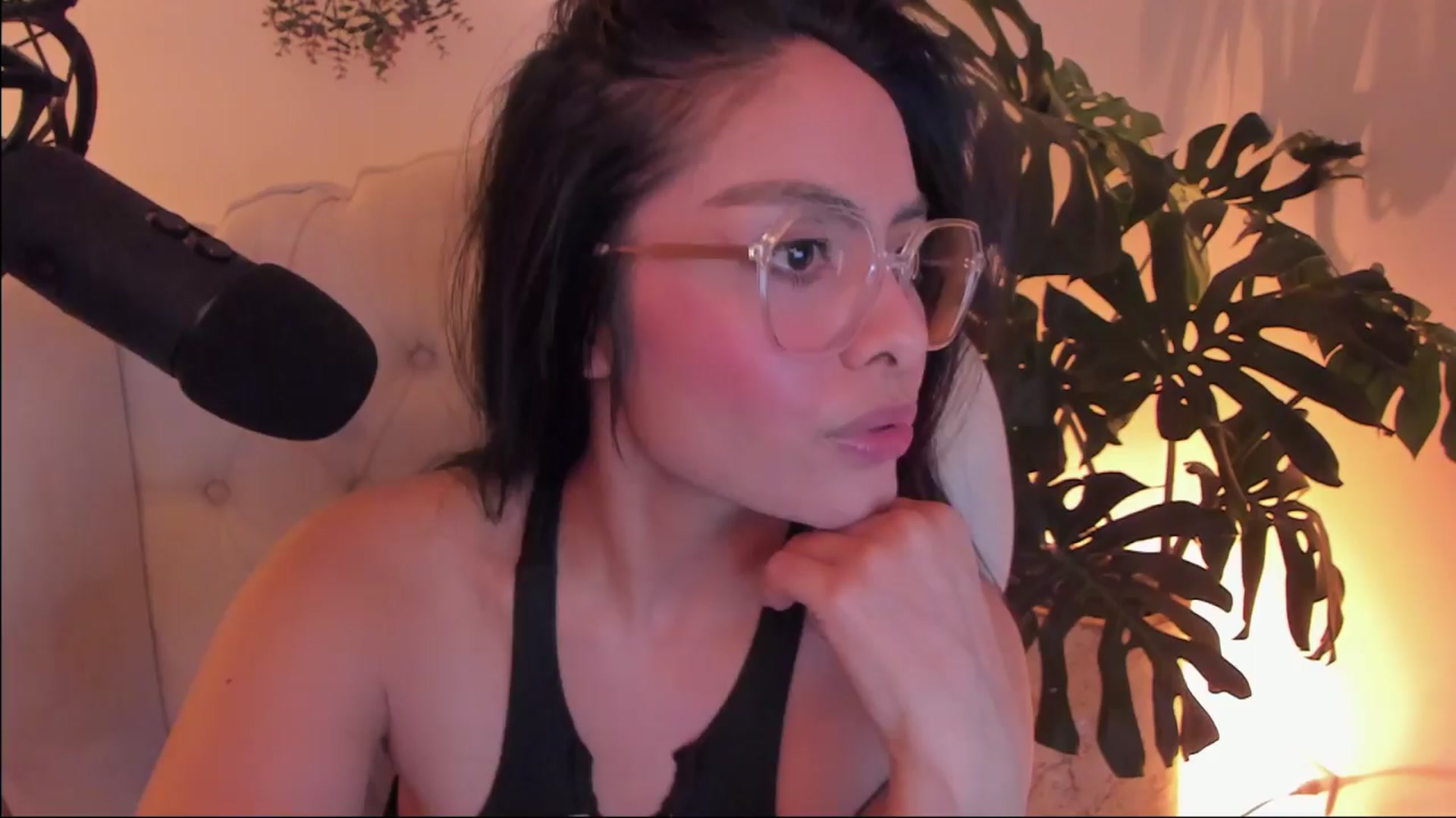 Gallery image thumbnail from Marianviolet's myfreecams stream on, 04/10/2024, 09:40 image 1 of 20