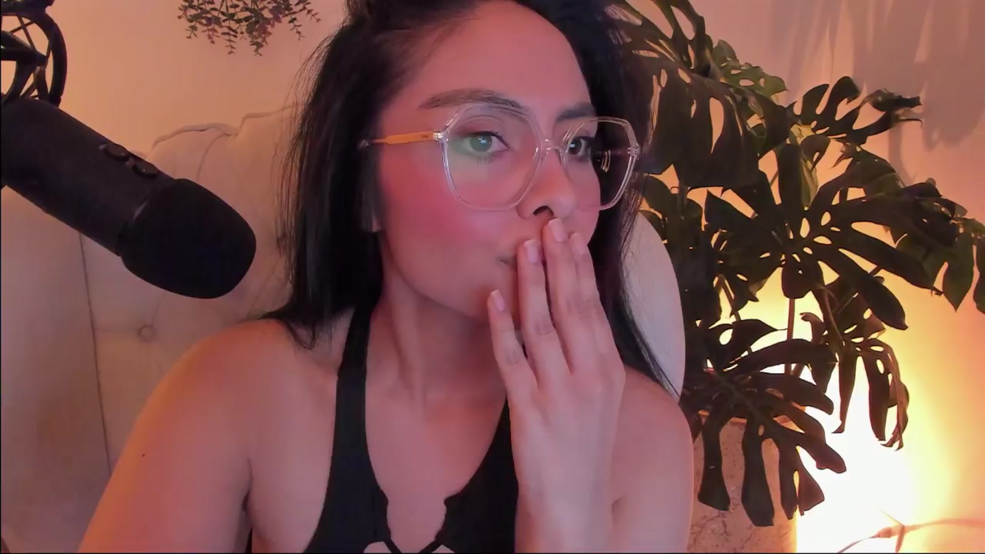 Gallery image thumbnail from Marianviolet's myfreecams stream on, 04/10/2024, 09:40 image 2 of 20