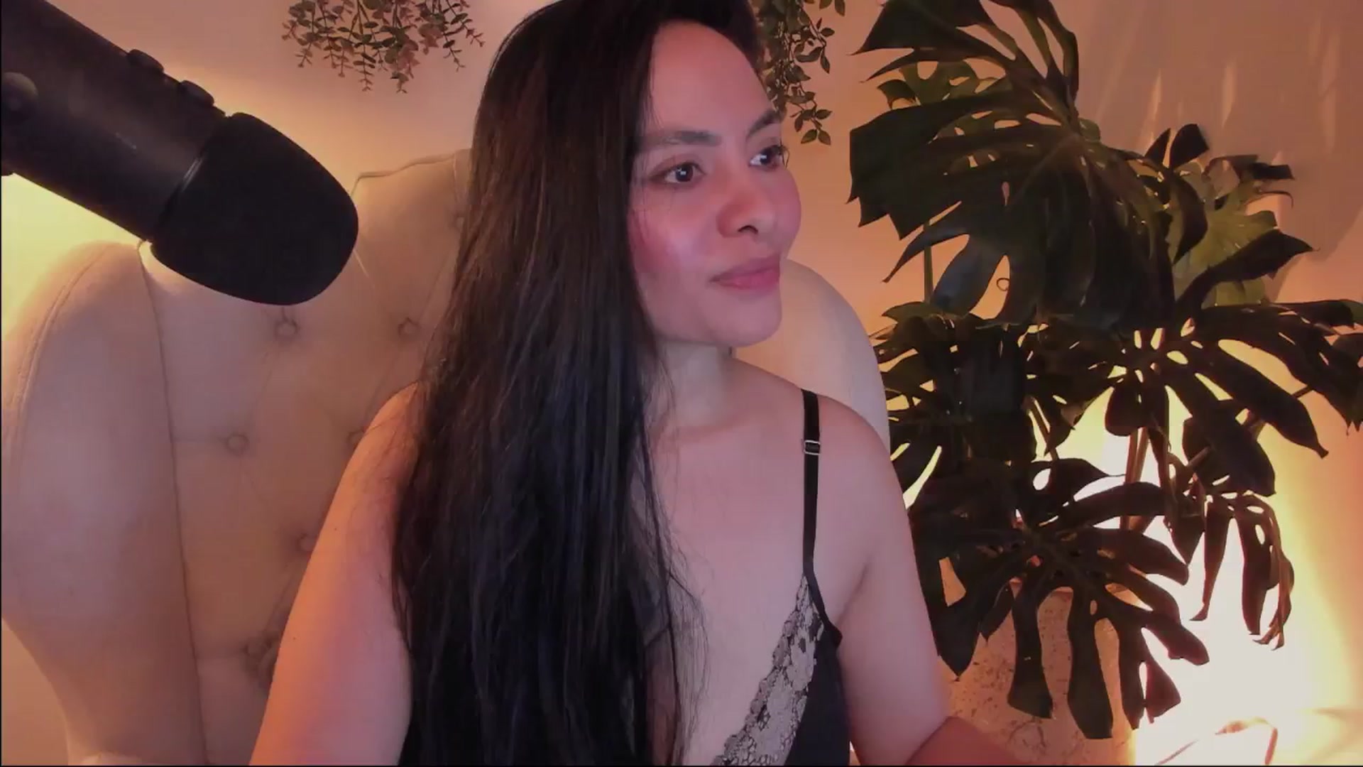 Gallery image thumbnail from Marianviolet's myfreecams stream on, 04/29/2024, 08:45 image 6 of 20