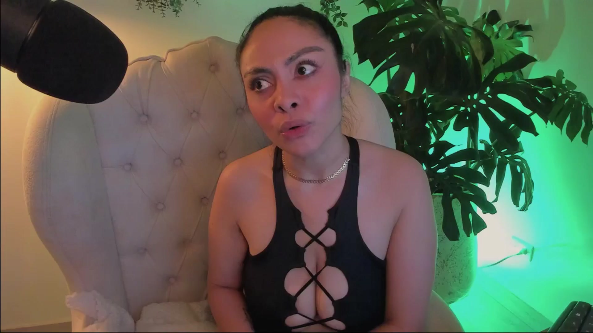 Gallery image thumbnail from Marianviolet's myfreecams stream on, 04/30/2024, 09:00 image 12 of 20