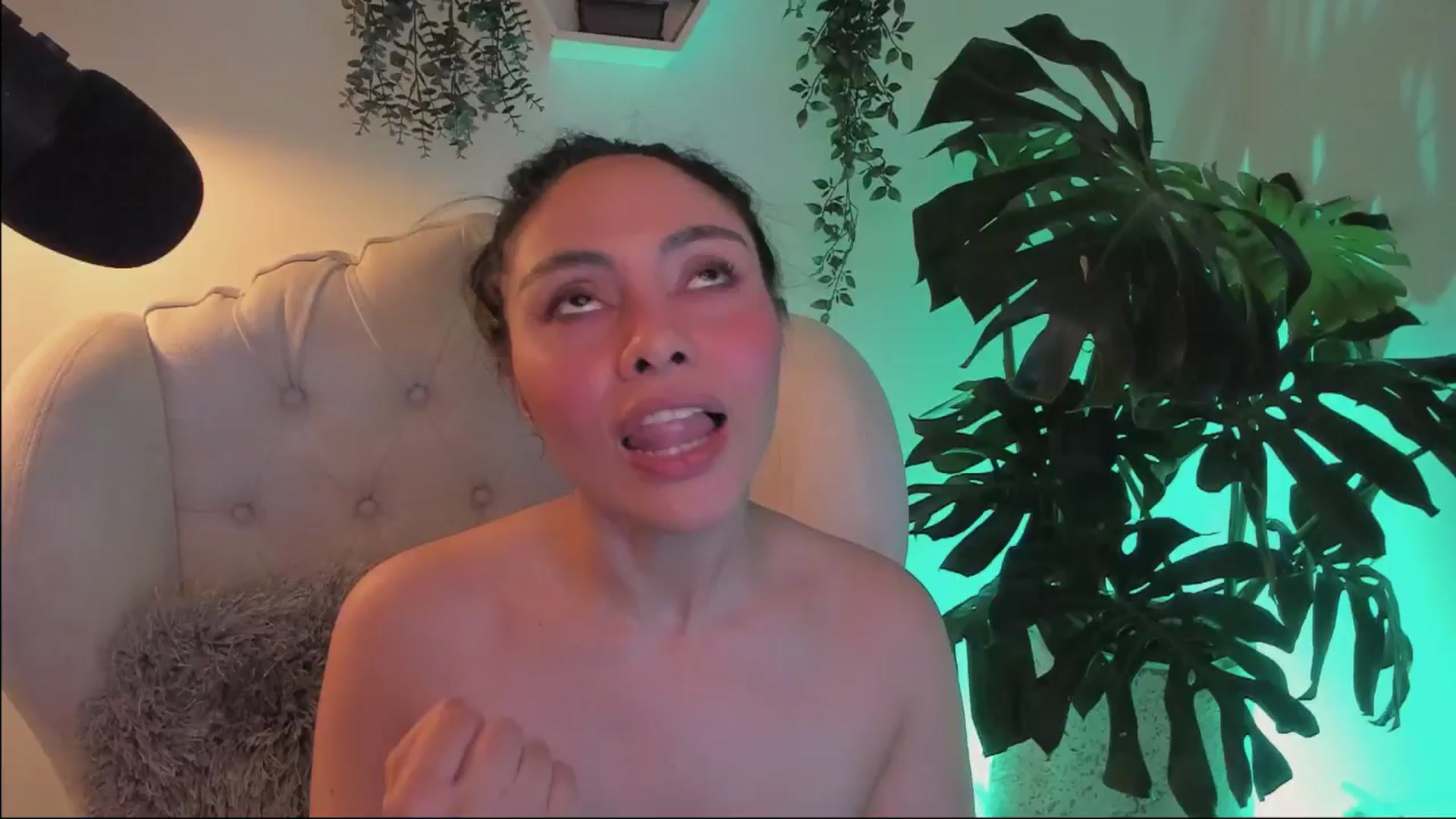 Gallery image thumbnail from Marianviolet's myfreecams stream on, 05/02/2024, 07:39 image 17 of 20