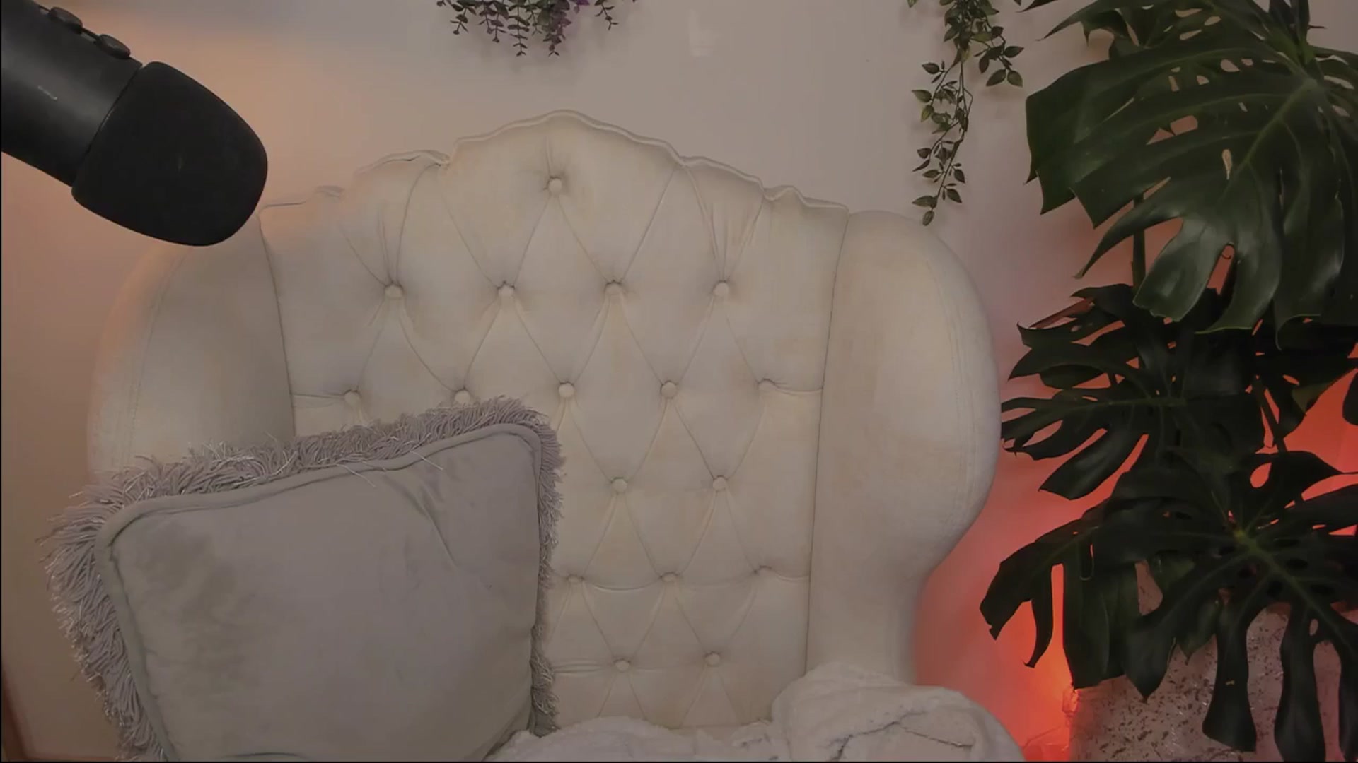 Gallery image thumbnail from Marianviolet's myfreecams stream on, 05/03/2024, 07:13 image 11 of 20