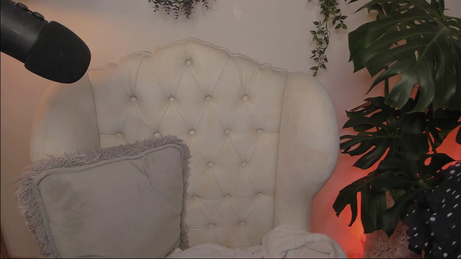 Gallery image thumbnail from Marianviolet's myfreecams stream on, 05/03/2024, 07:13 image 10 of 20