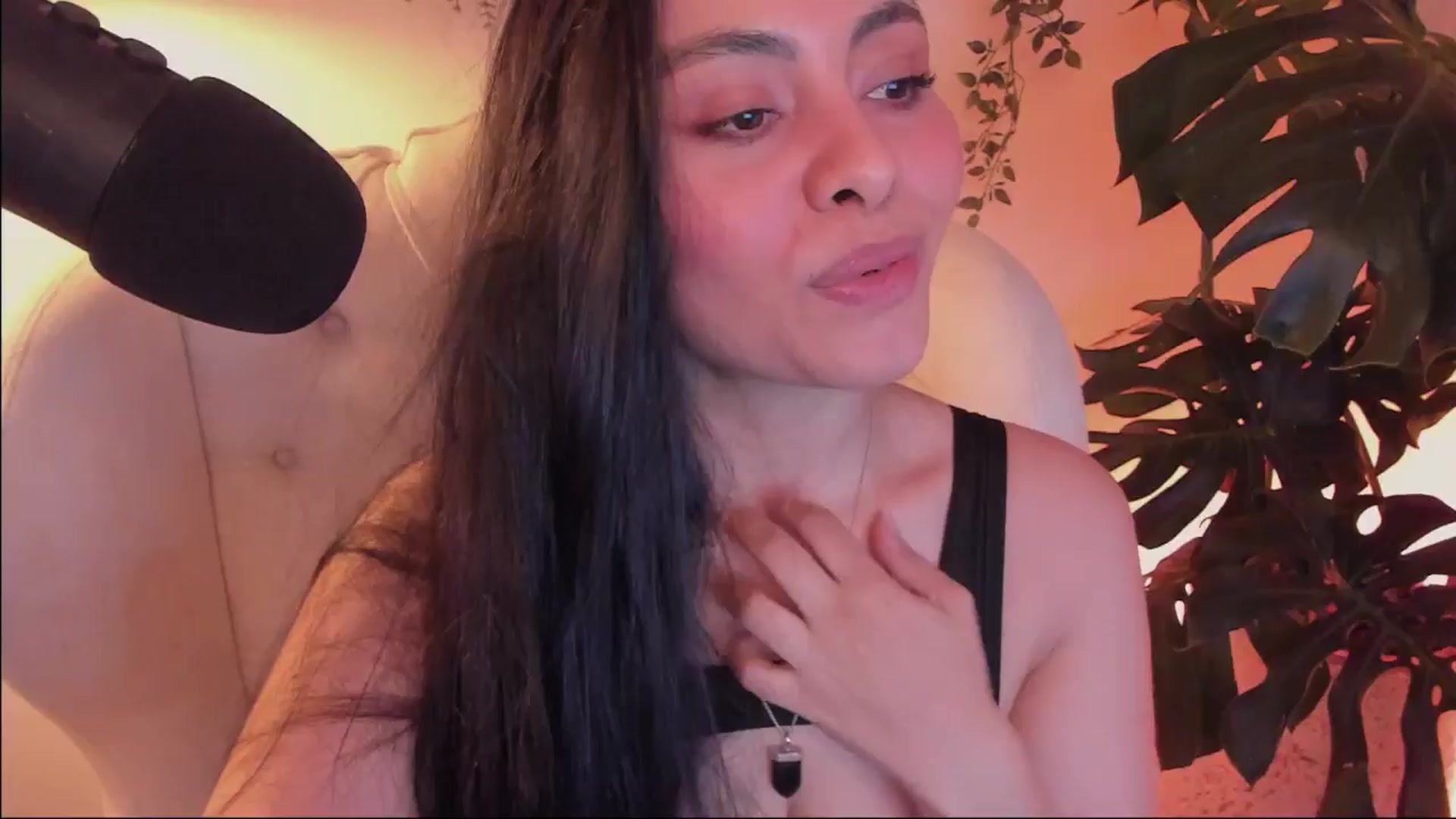 Gallery image thumbnail from Marianviolet's myfreecams stream on, 05/03/2024, 09:43 image 17 of 20