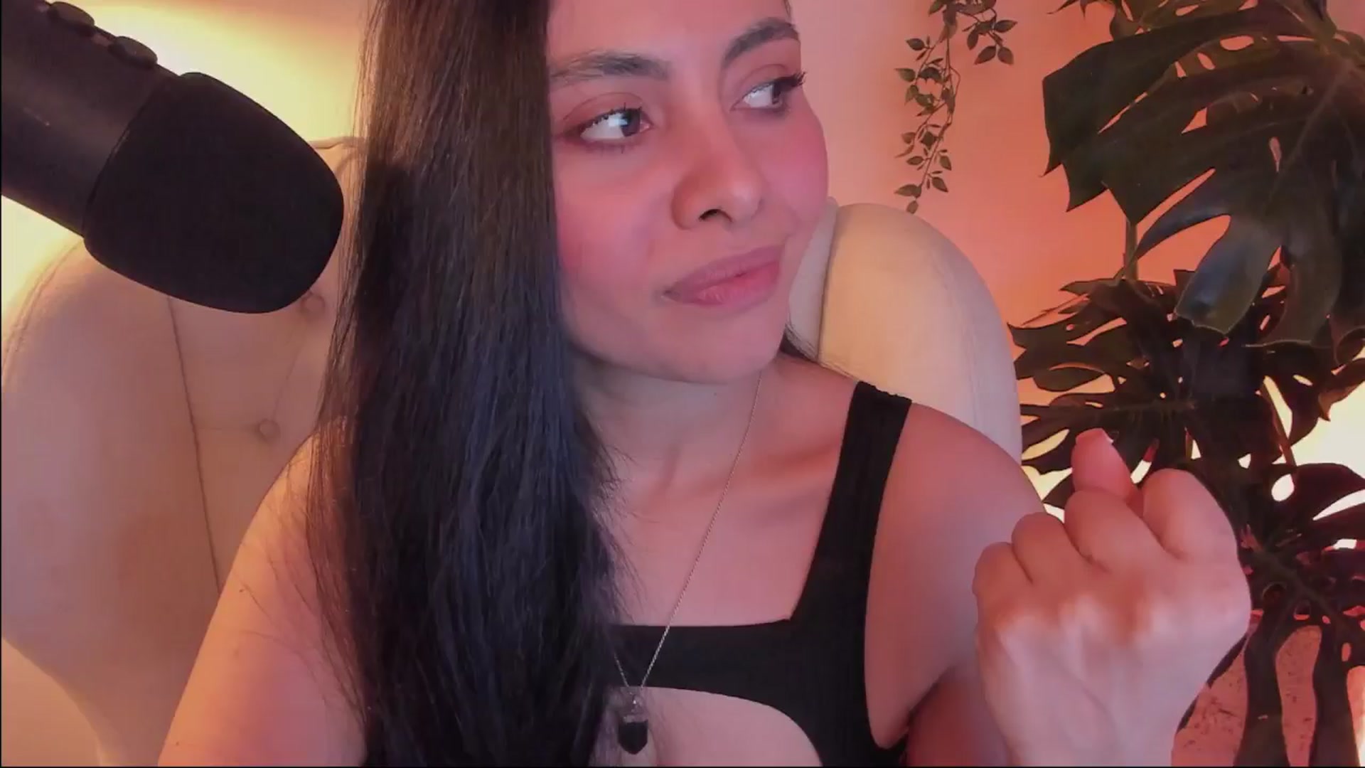 Gallery image thumbnail from Marianviolet's myfreecams stream on, 05/03/2024, 09:43 image 16 of 20