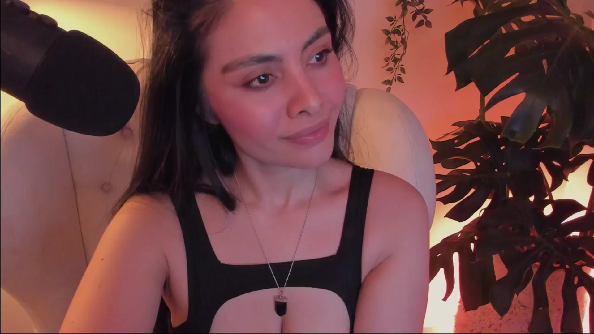 Gallery image thumbnail from Marianviolet's myfreecams stream on, 05/03/2024, 09:43 image 19 of 20