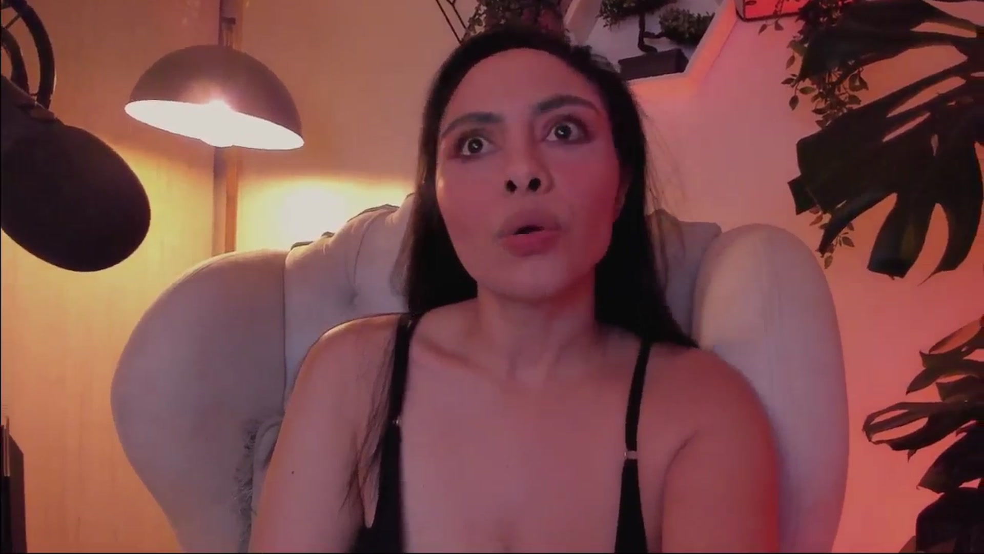 Gallery image thumbnail from Marianviolet's myfreecams stream on, 05/04/2024, 09:40 image 7 of 20