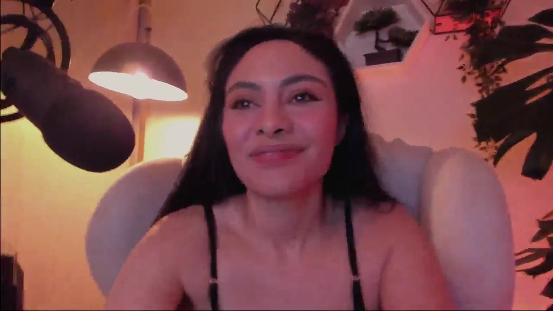 Gallery image thumbnail from Marianviolet's myfreecams stream on, 05/04/2024, 09:40 image 8 of 20