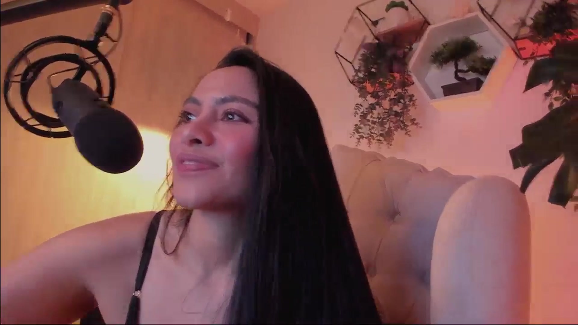 Gallery image thumbnail from Marianviolet's myfreecams stream on, 05/04/2024, 09:40 image 16 of 20