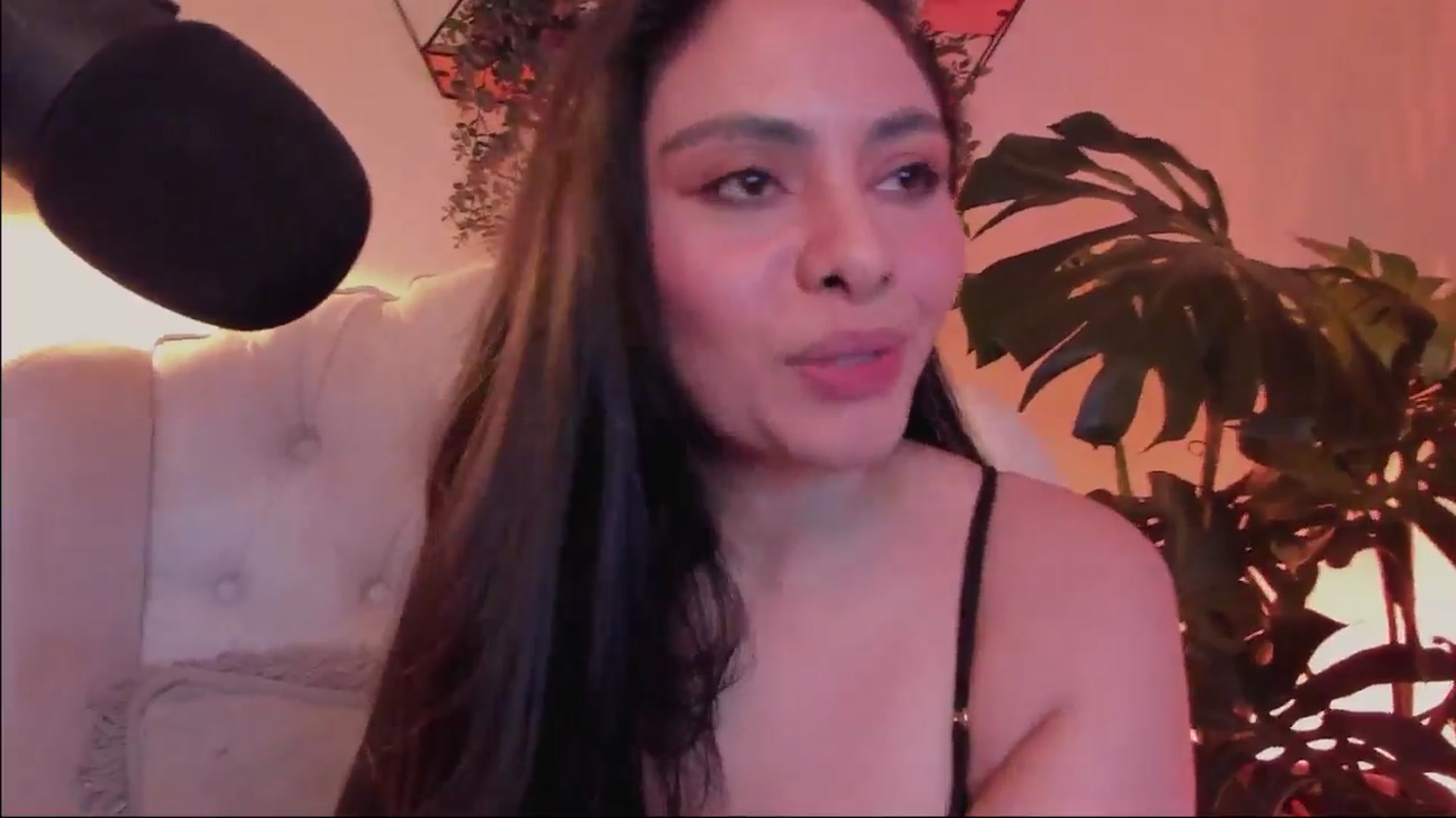 Gallery image thumbnail from Marianviolet's myfreecams stream on, 05/04/2024, 09:40 image 4 of 20
