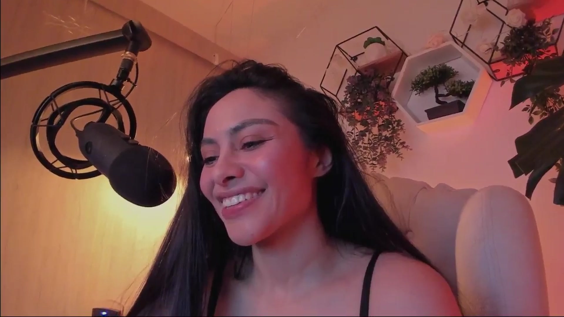 Gallery image thumbnail from Marianviolet's myfreecams stream on, 05/04/2024, 09:40 image 13 of 20