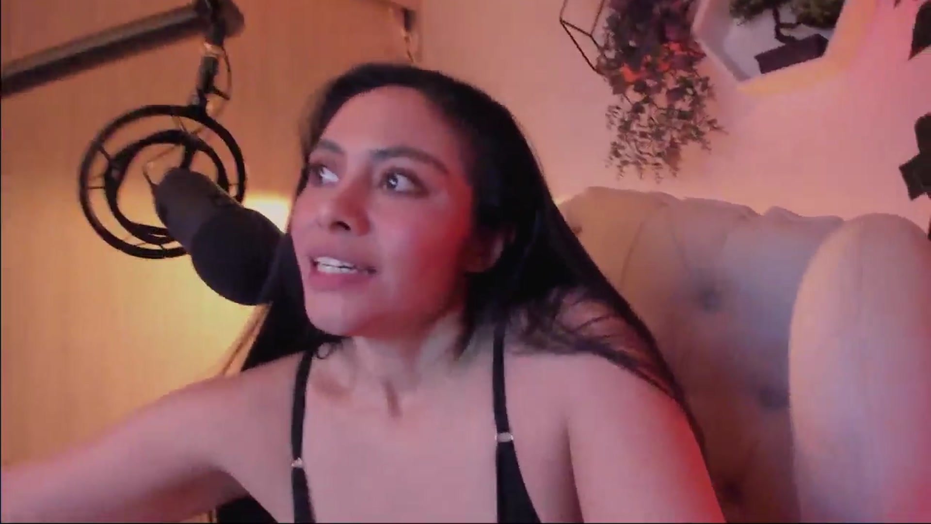 Gallery image thumbnail from Marianviolet's myfreecams stream on, 05/04/2024, 09:40 image 9 of 20