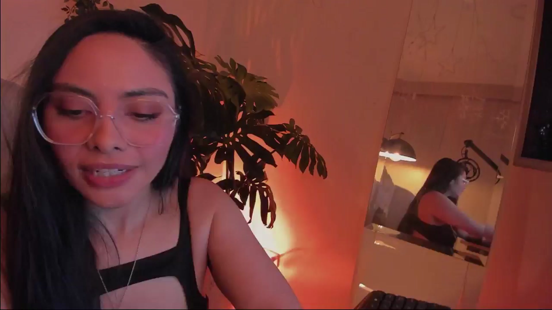 Gallery image thumbnail from Marianviolet's myfreecams stream on, 05/05/2024, 09:46 image 17 of 20